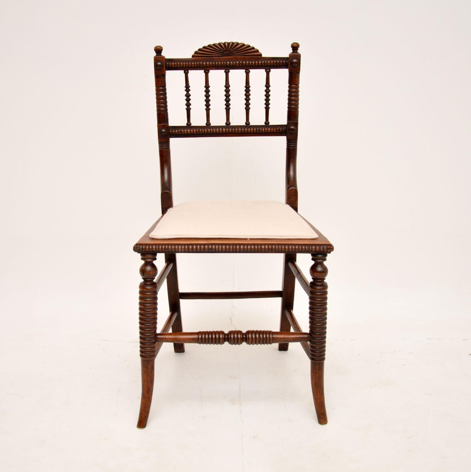 A gorgeous antique Regency or early Victorian period accent chair. This was made in England, it dates from the 1830-40’s period.

This has a stunning design and is of lovely quality. The frame has beautifully bobbin turned front legs, stretchers