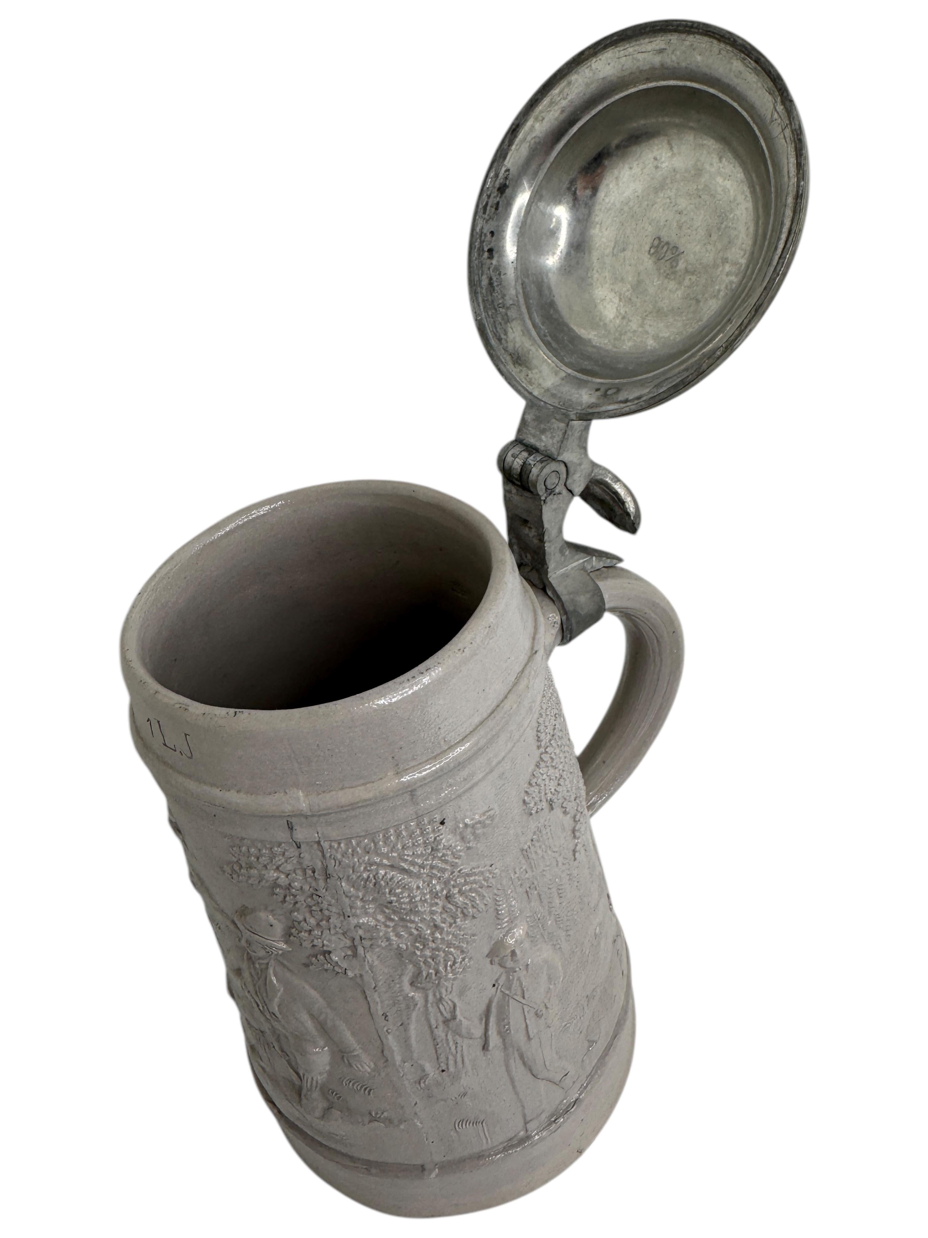 Antigua jarra de cerveza de cerámica con tapa de 1 litro de Ratisbona, 1880 o más antigua en venta 2