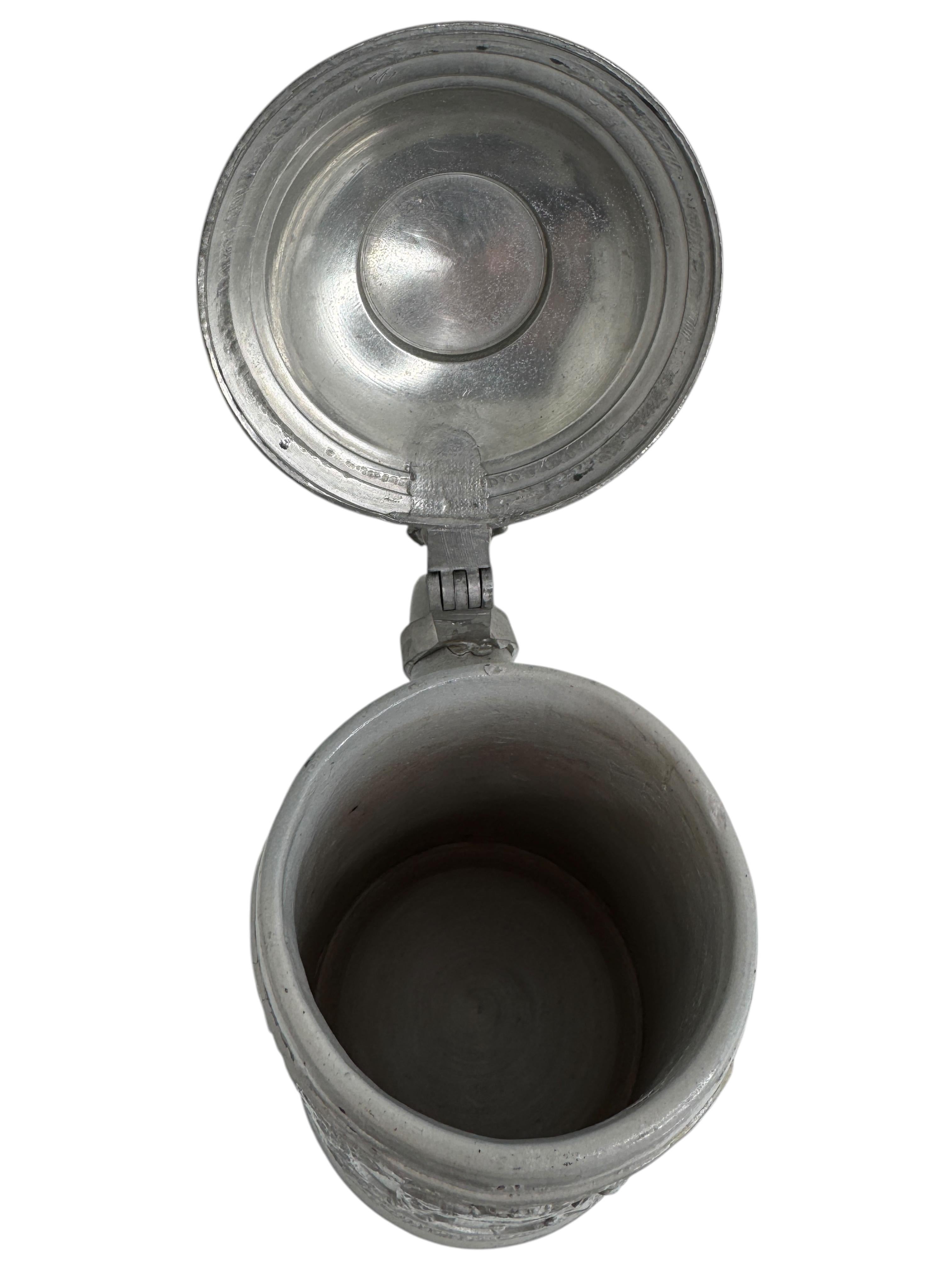 Antigua jarra de cerveza de cerámica con tapa de 1 litro de Ratisbona, 1880 o más antigua en venta 3