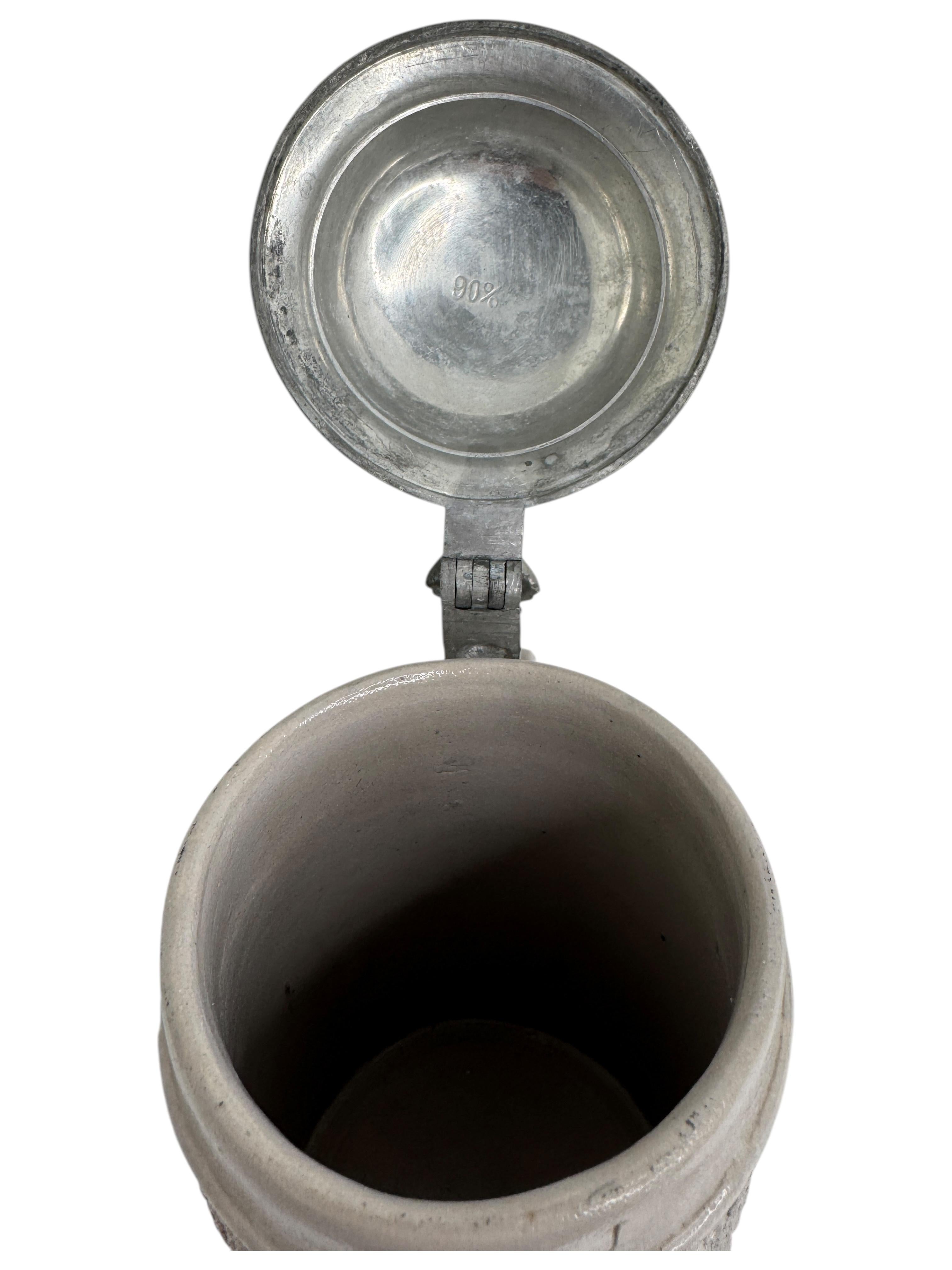 Antigua jarra de cerveza de cerámica con tapa de 1 litro de Ratisbona, 1880 o más antigua en venta 3