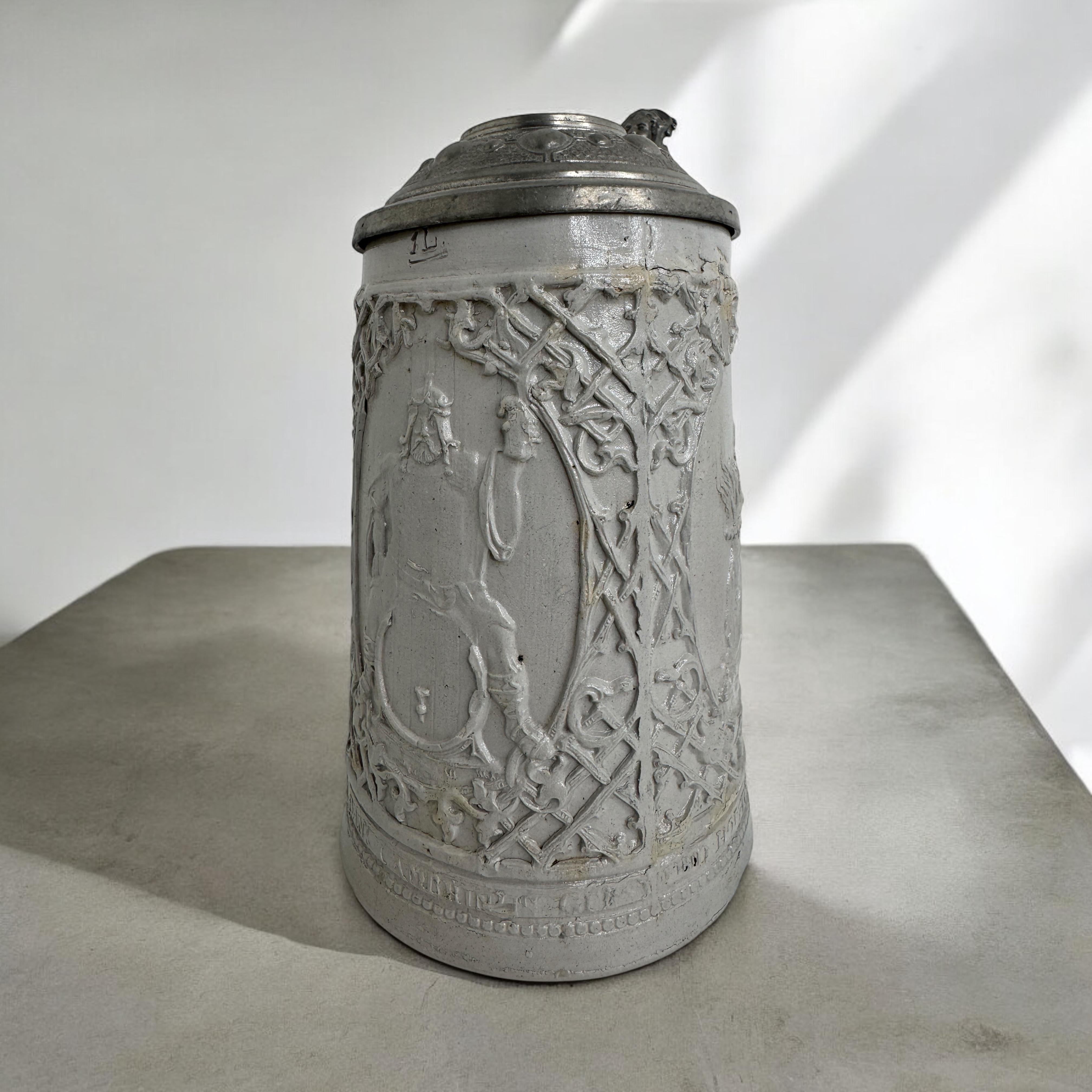 Antigua jarra de cerveza de cerámica con tapa de 1 litro de Ratisbona, 1880 o más antigua en venta 4