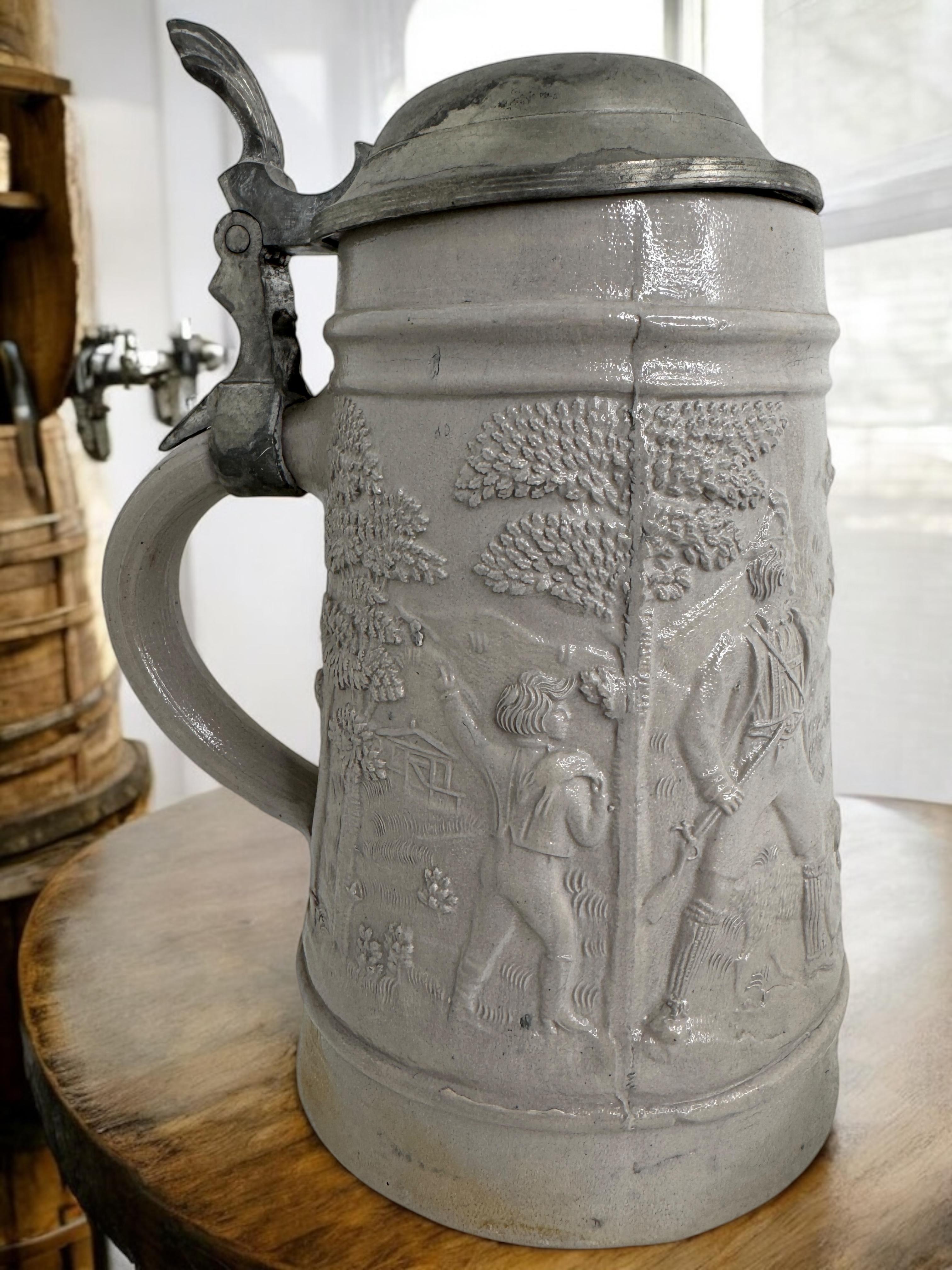 Antigua jarra de cerveza de cerámica con tapa de 1 litro de Ratisbona, 1880 o más antigua Hecho a mano en venta