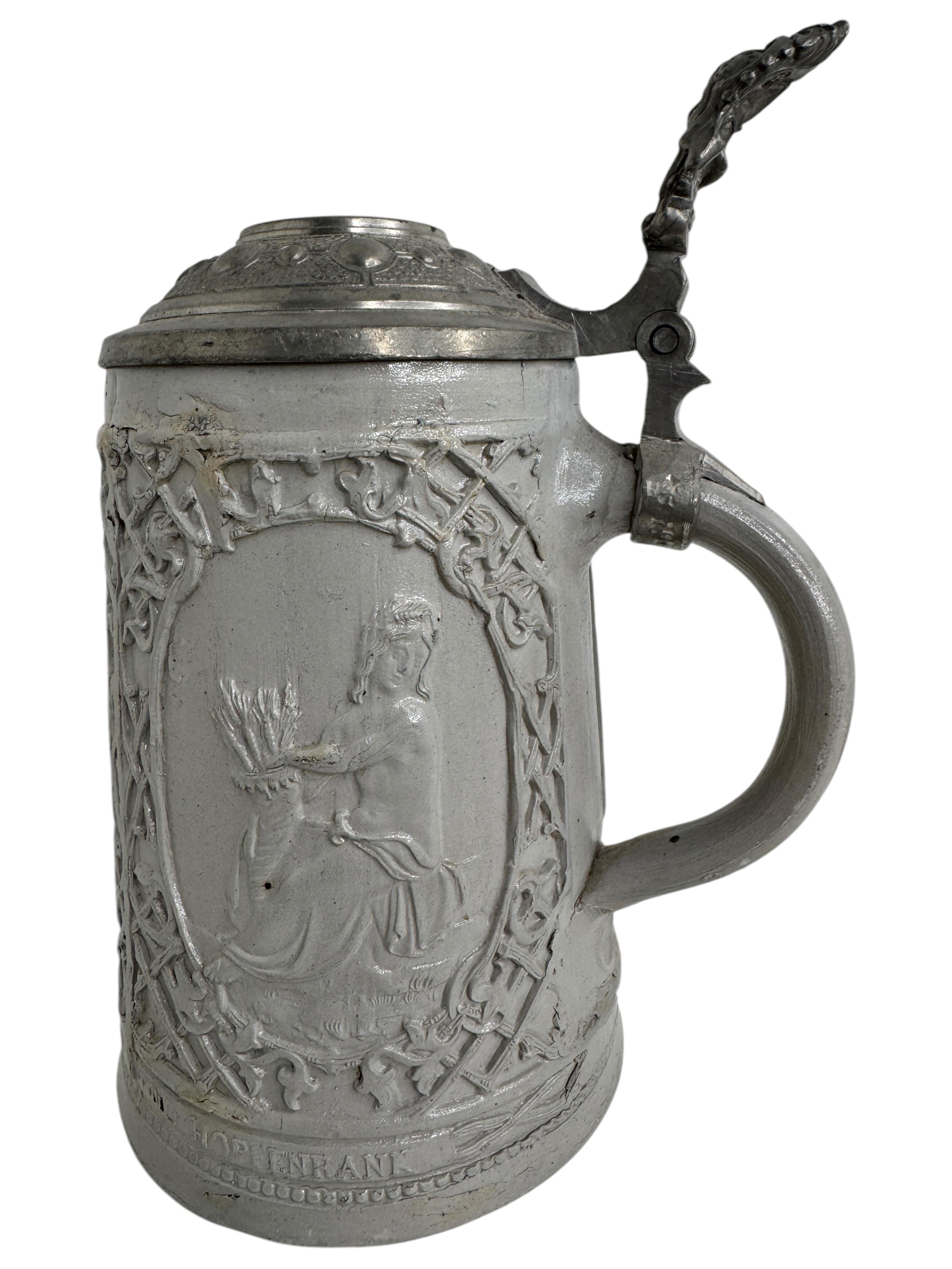 Antigua jarra de cerveza de cerámica con tapa de 1 litro de Ratisbona, 1880 o más antigua en Bueno estado para la venta en Nuernberg, DE