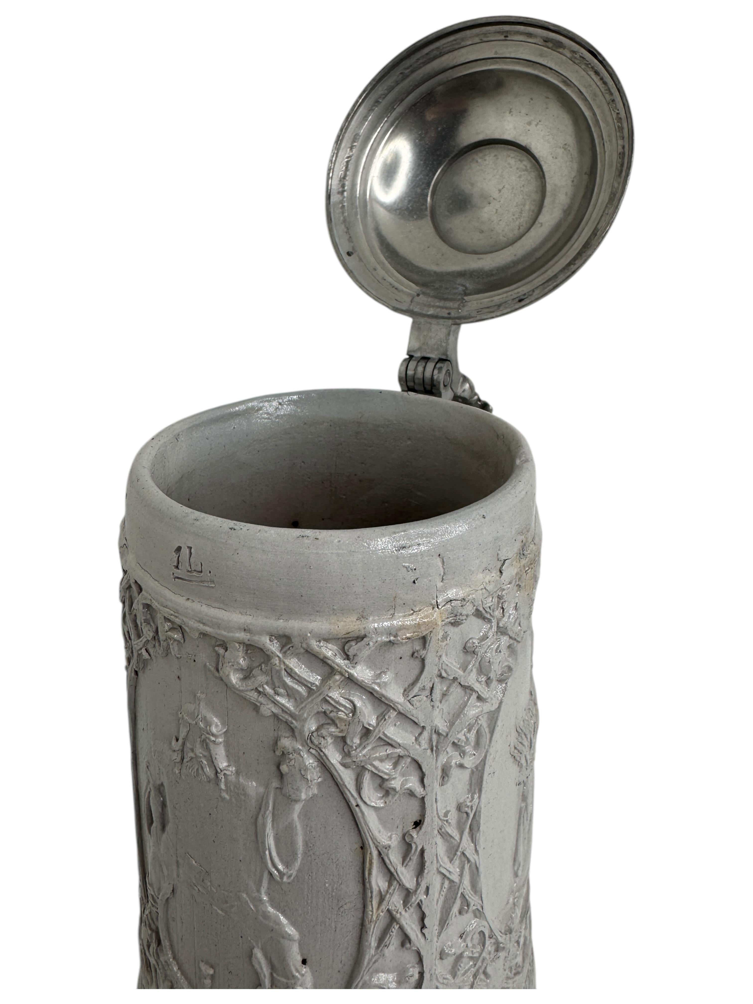Antigua jarra de cerveza de cerámica con tapa de 1 litro de Ratisbona, 1880 o más antigua Fines del siglo XIX en venta