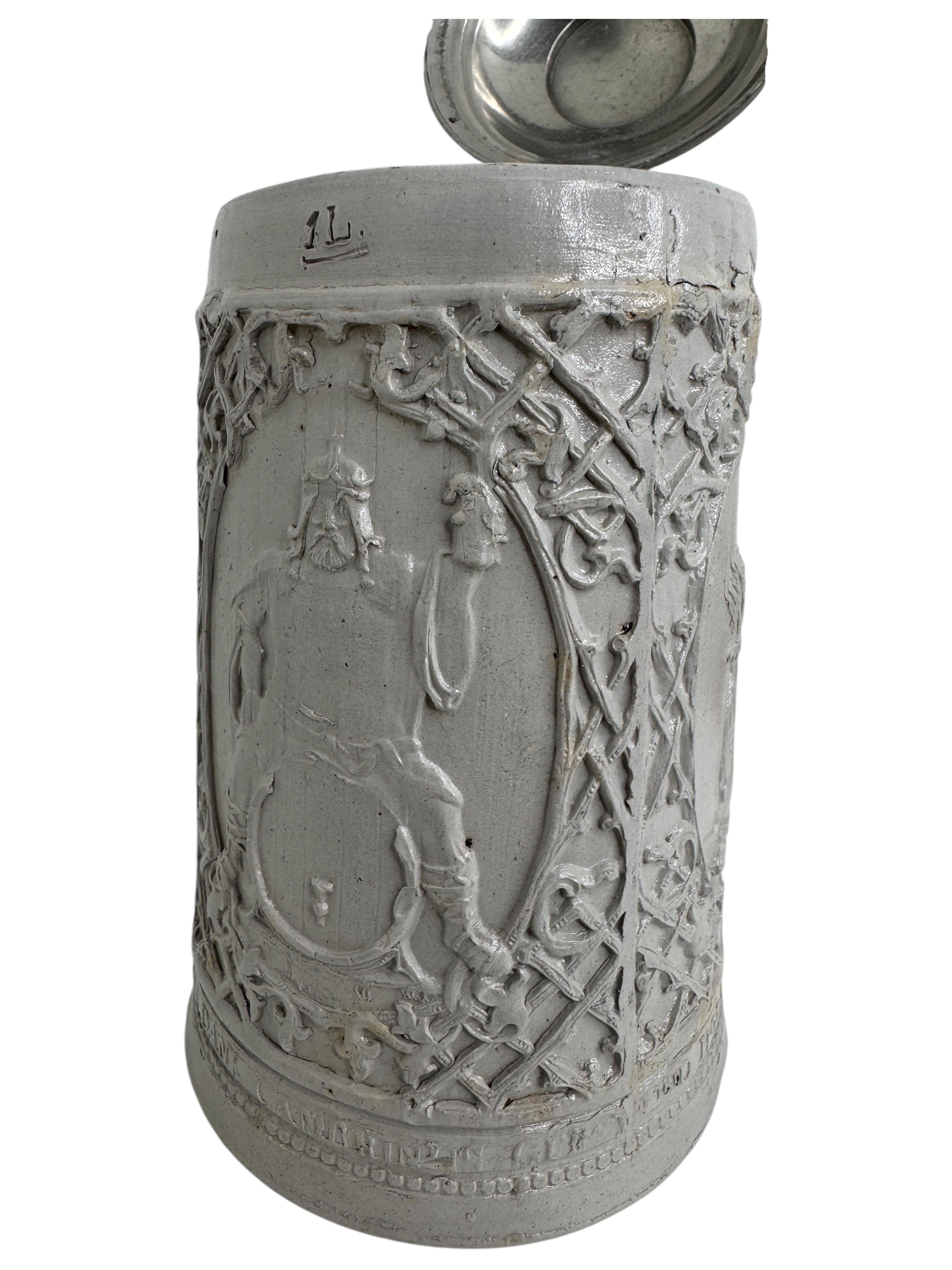 Antigua jarra de cerveza de cerámica con tapa de 1 litro de Ratisbona, 1880 o más antigua Cerámico en venta