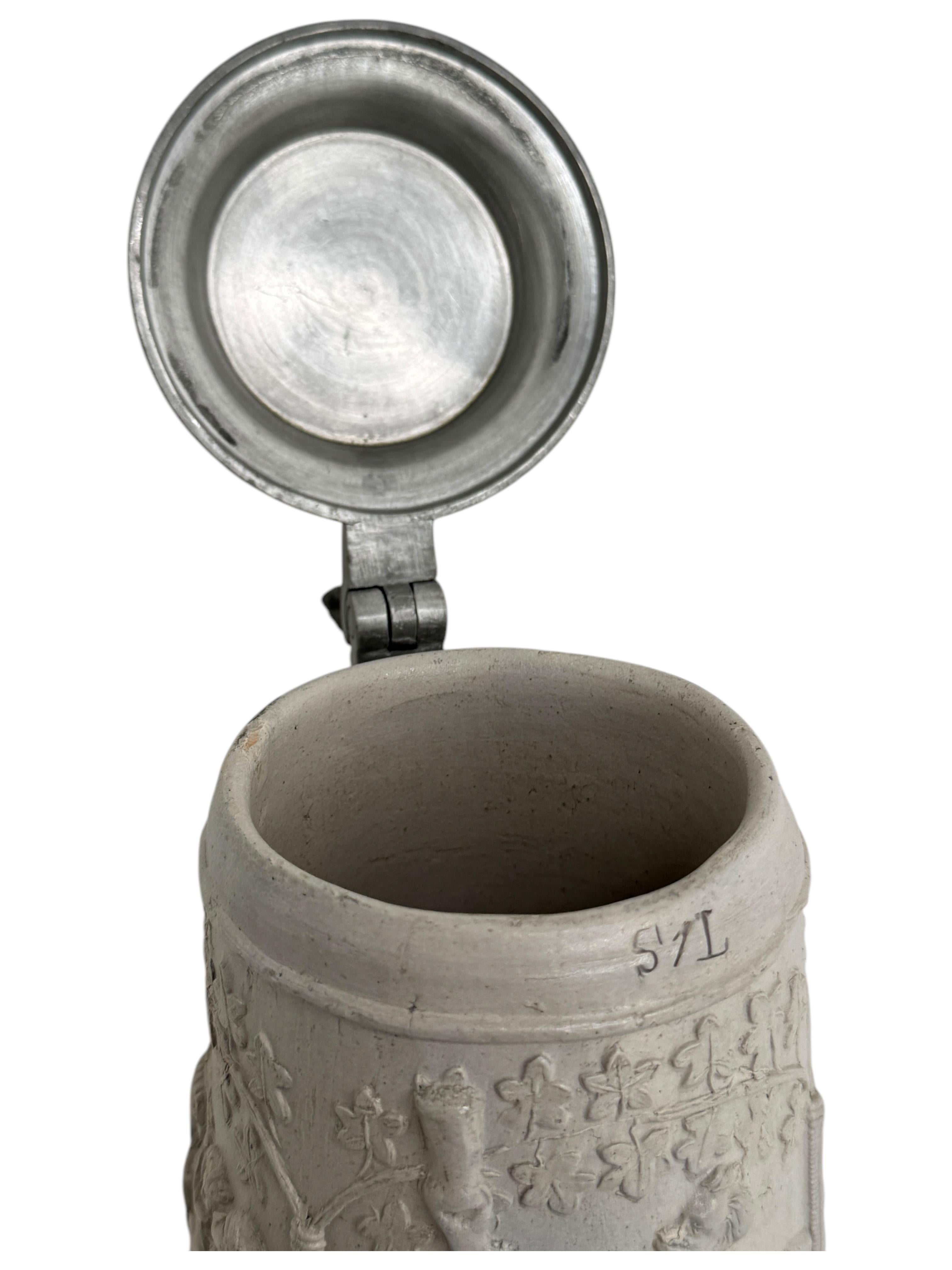 Antigua Cerveza de 1 Litro con Tapa de Cerveza de Regensburg Stein Gnome Rest, 1880s o más antigua en venta 3