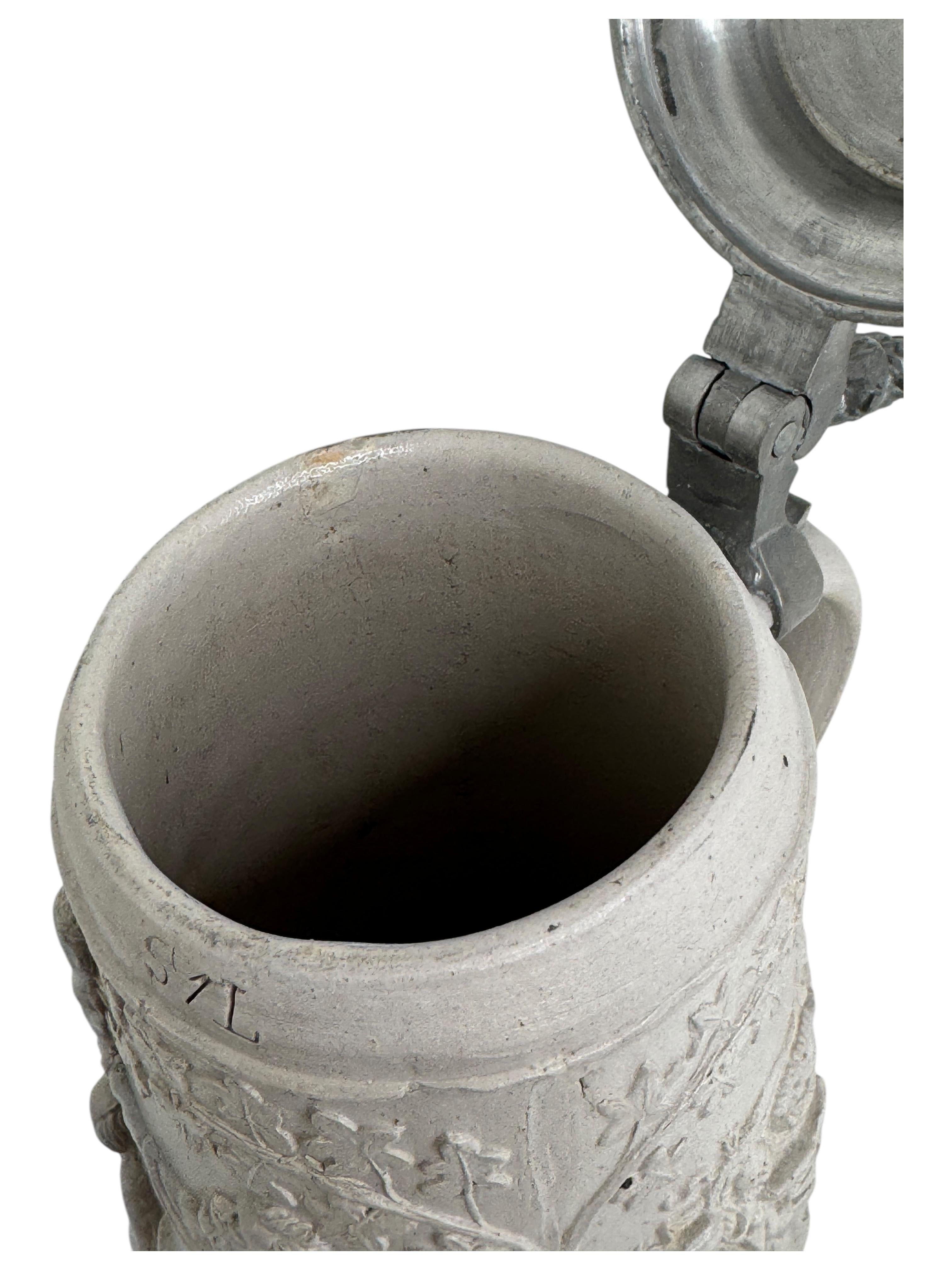 Antigua Cerveza de 1 Litro con Tapa de Cerveza de Regensburg Stein Gnome Rest, 1880s o más antigua en venta 8