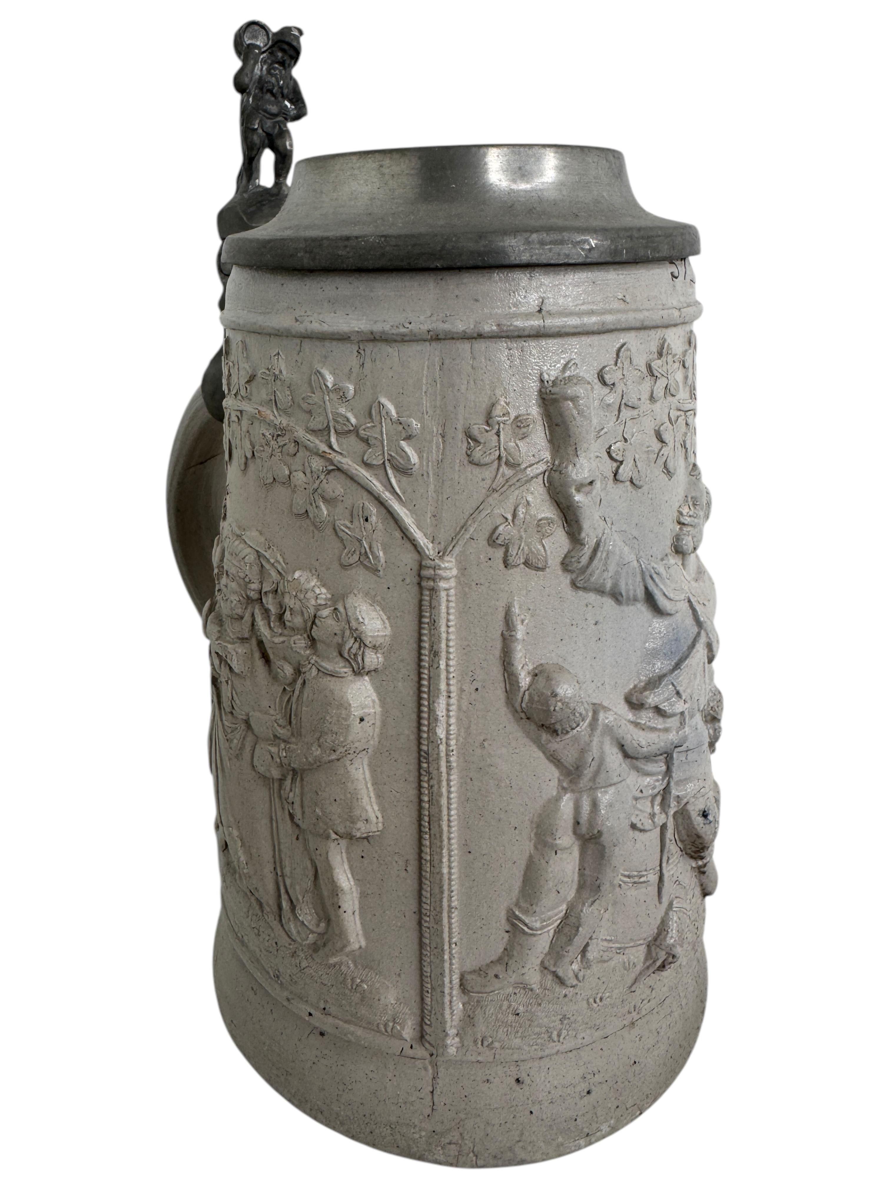 Antigua Cerveza de 1 Litro con Tapa de Cerveza de Regensburg Stein Gnome Rest, 1880s o más antigua Arte popular en venta