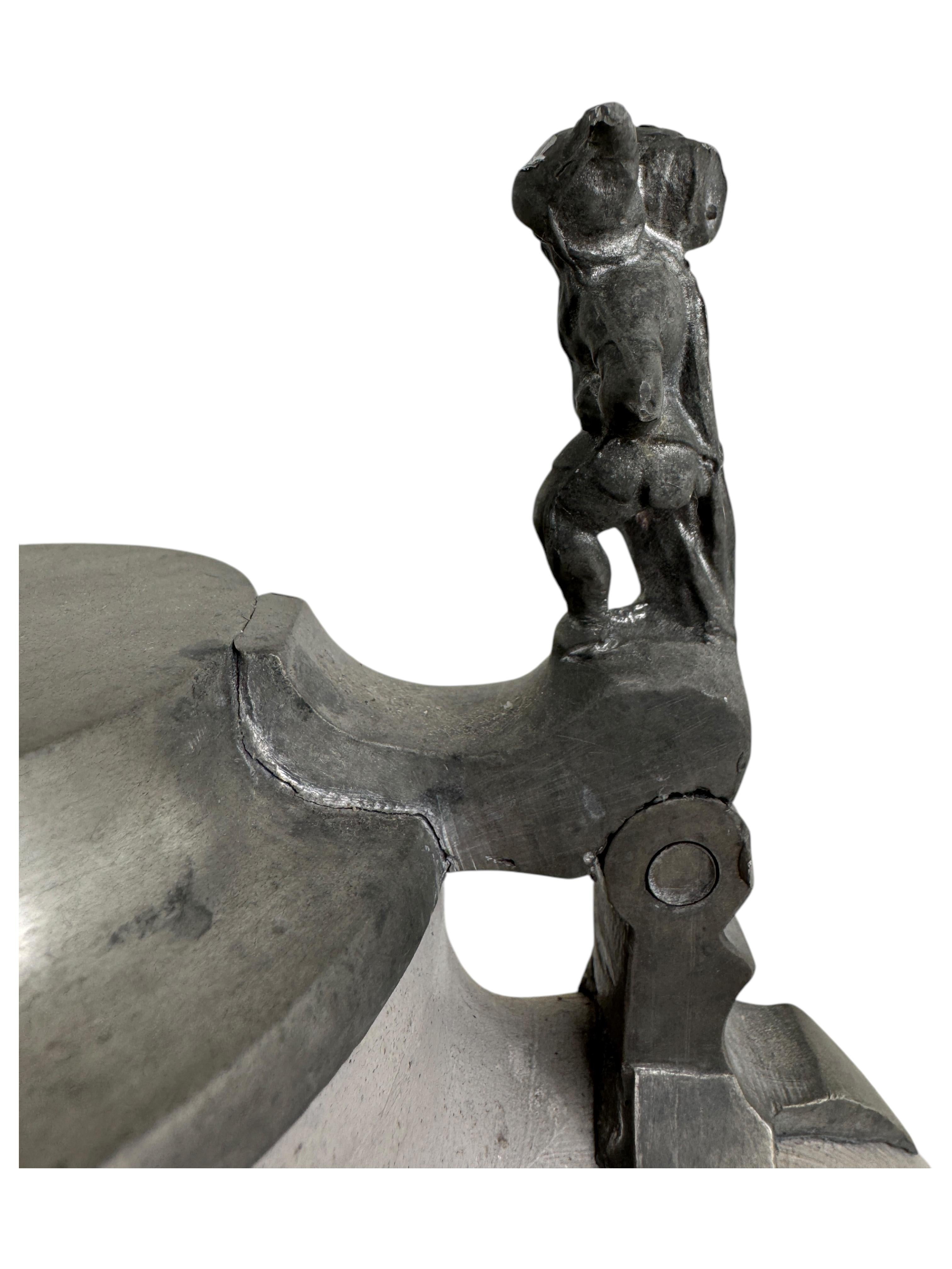 Antigua Cerveza de 1 Litro con Tapa de Cerveza de Regensburg Stein Gnome Rest, 1880s o más antigua Fines del siglo XIX en venta
