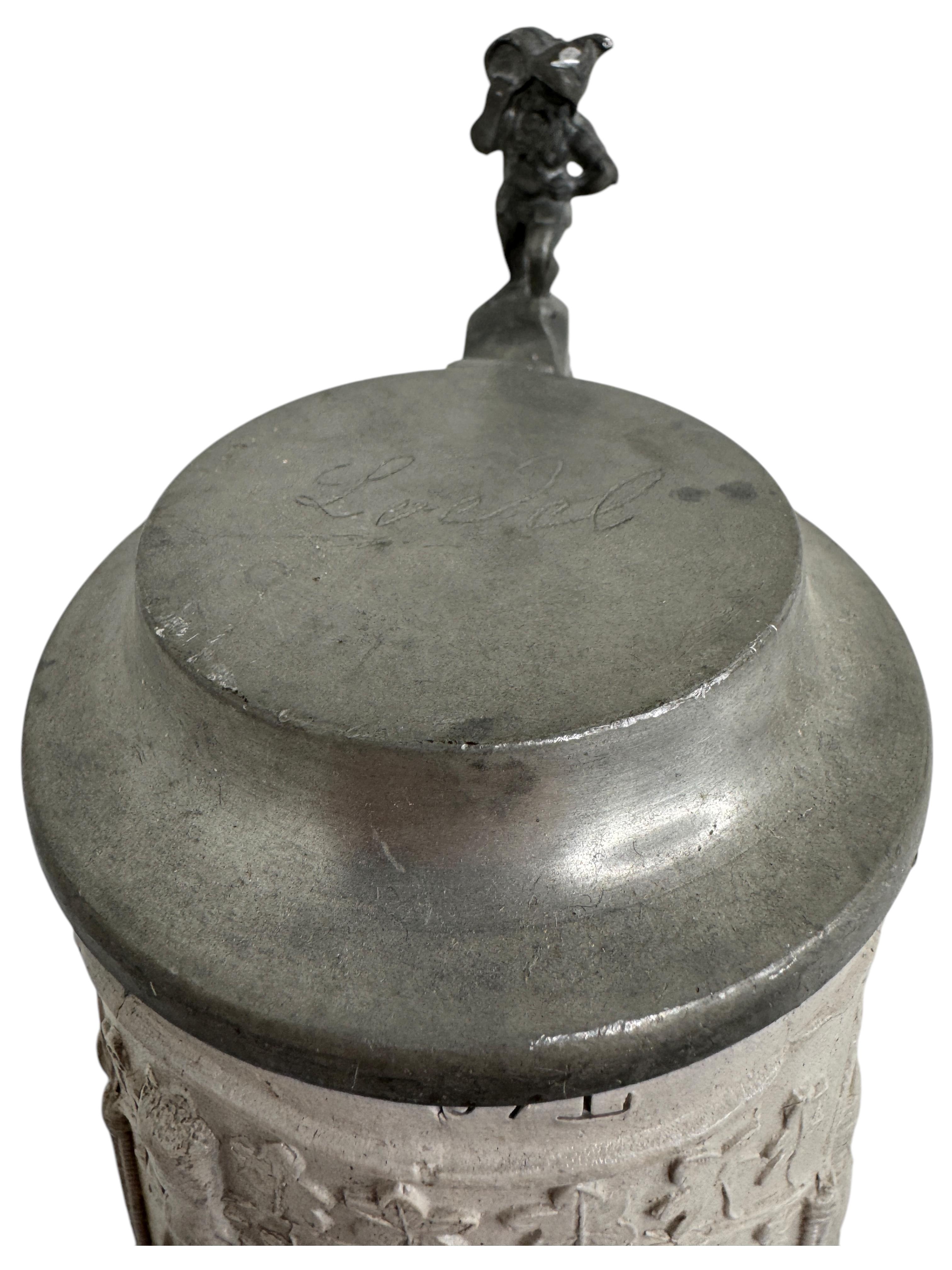 Antigua Cerveza de 1 Litro con Tapa de Cerveza de Regensburg Stein Gnome Rest, 1880s o más antigua Cerámico en venta