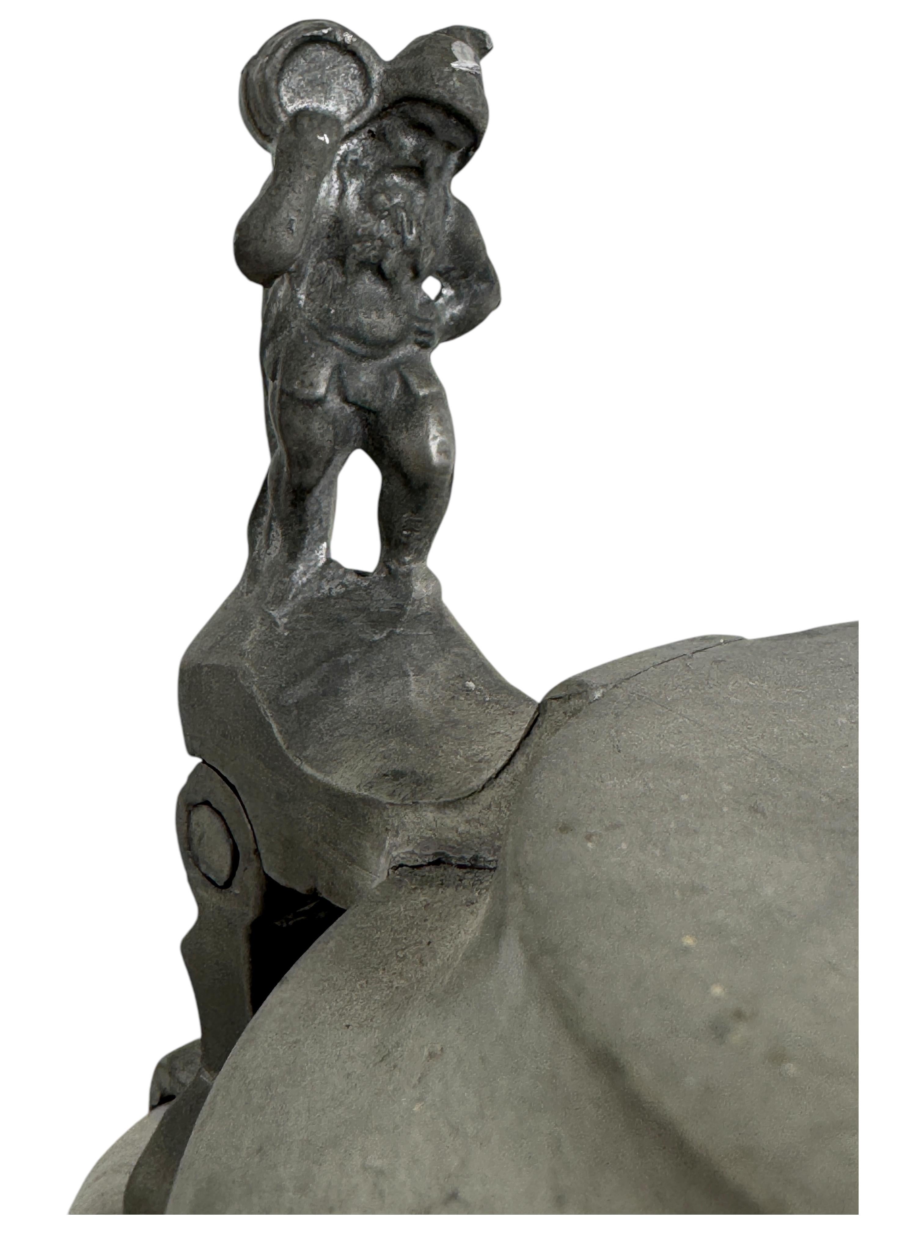 Antigua Cerveza de 1 Litro con Tapa de Cerveza de Regensburg Stein Gnome Rest, 1880s o más antigua en venta 1