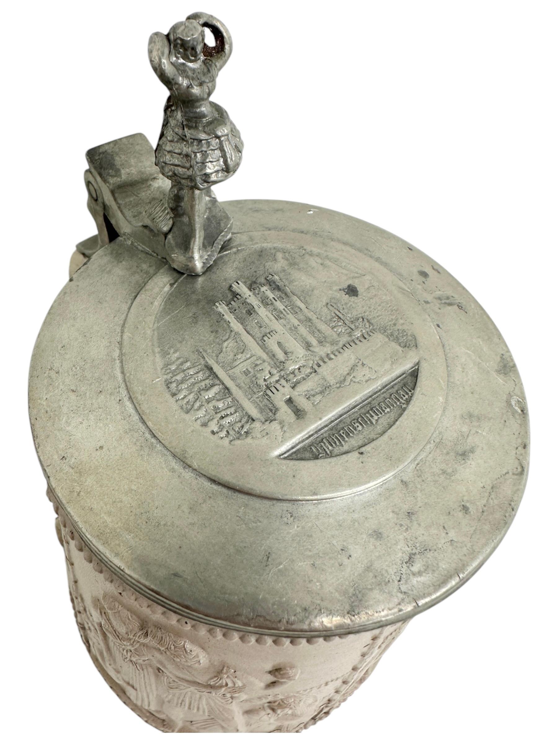 Antigua jarra de cerveza de cerámica con tapa Regensburger, 1880 o más antigua Peltre en venta