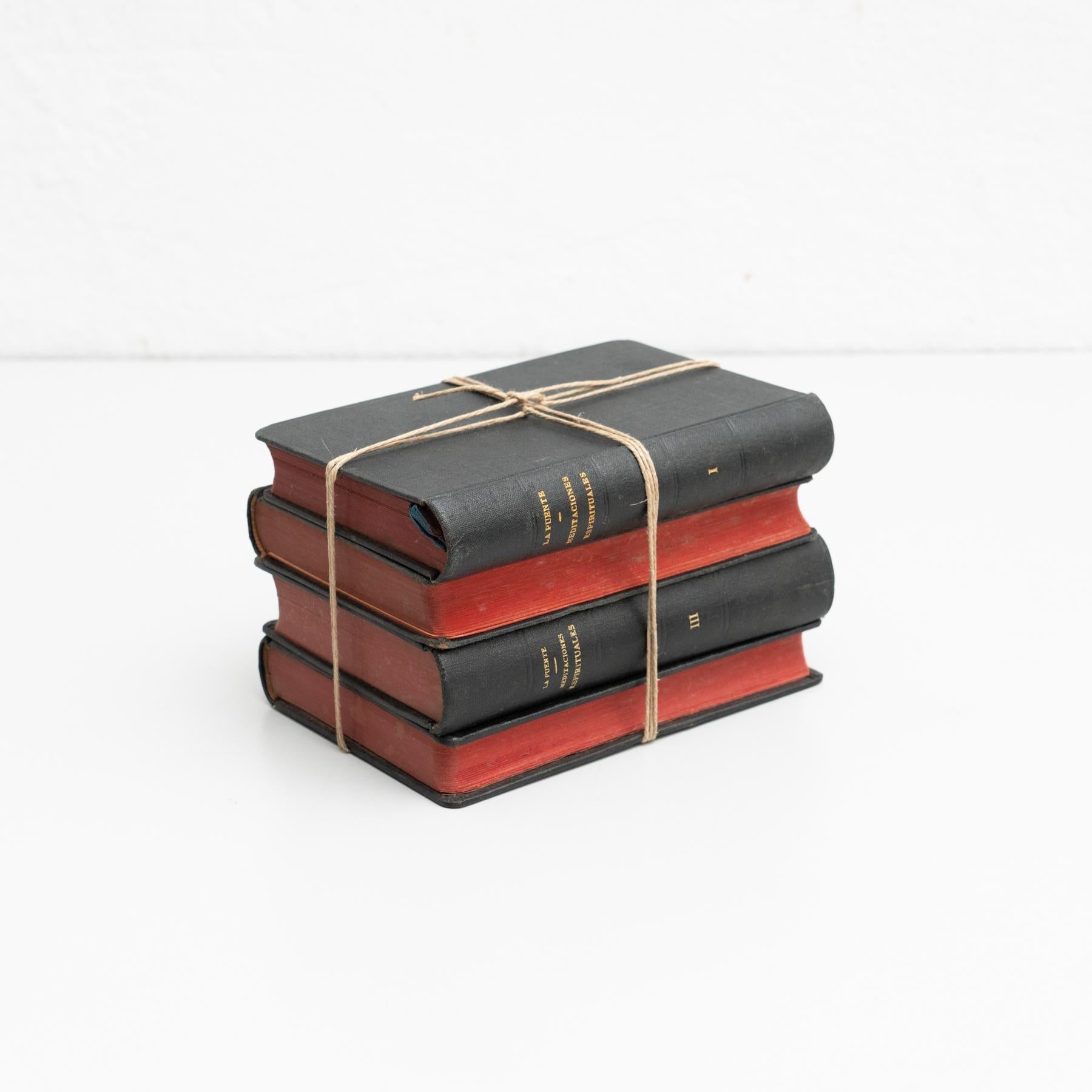 Espagnol Œuvre d'art religieuse ancienne sculpturale en forme de livre, vers 1950
