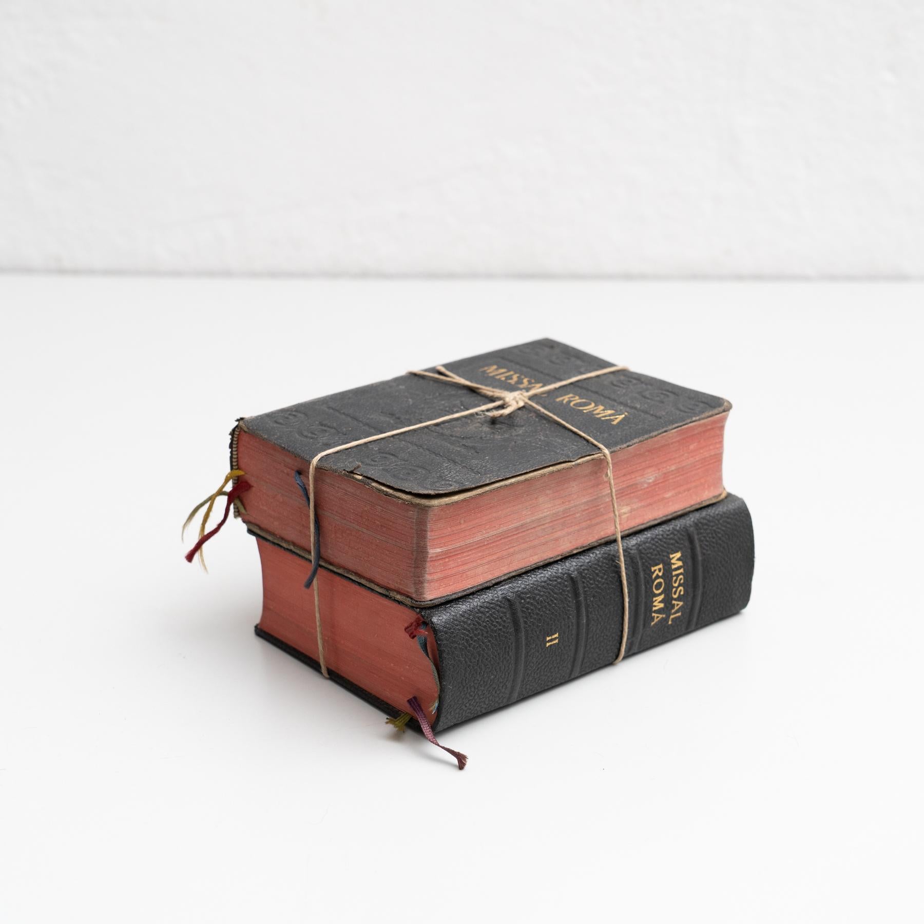 Antikes religiöses Buch-Skulptur-Kunstwerk, um 1950 (Spanisch) im Angebot