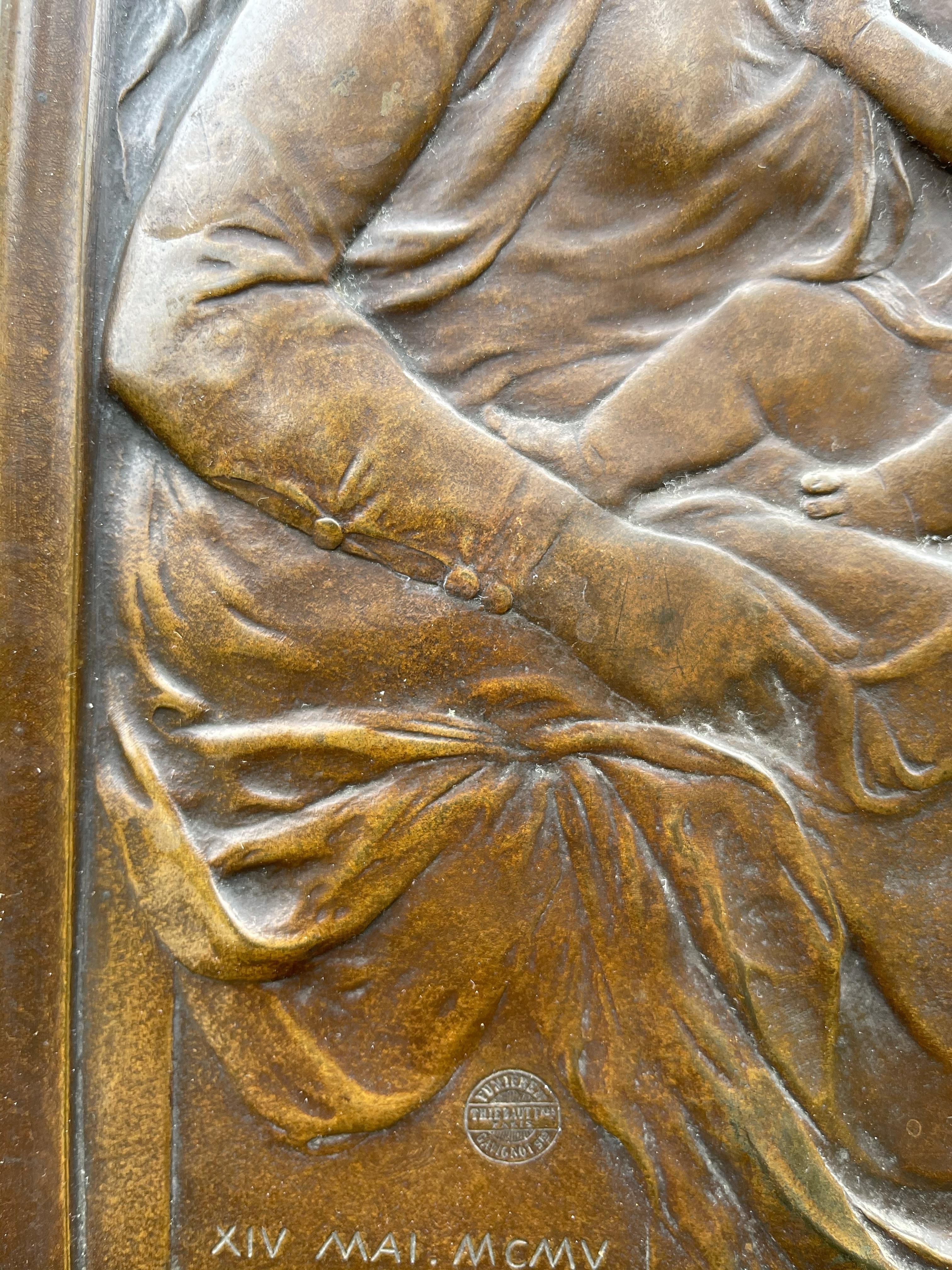 Antike antike religiöse Bronze-Wandtafel der Heiligen Maria und des Kindes nach Donatello im Angebot 1