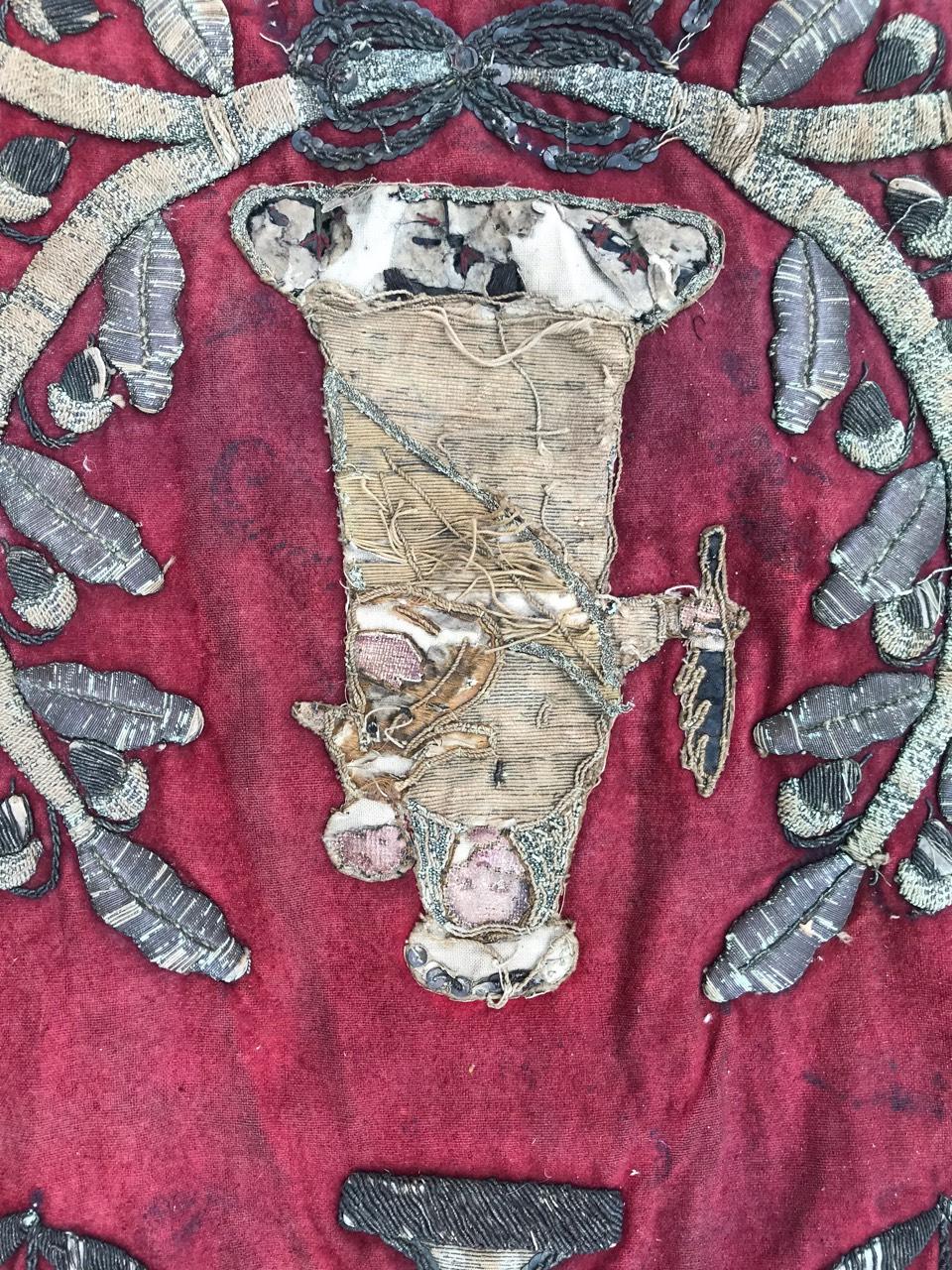 Antique Religious Embroidery In Fair Condition In Saint Ouen, FR