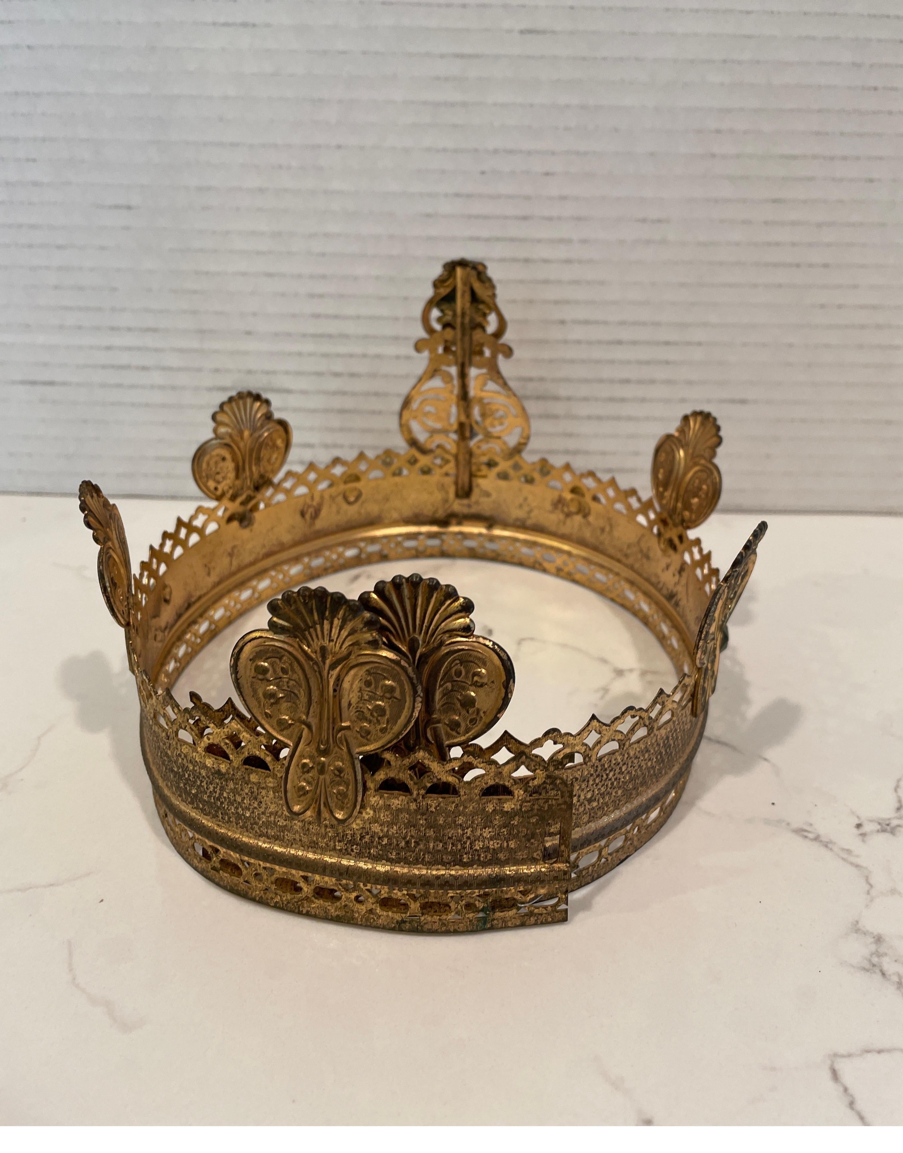 Antique couronne religieuse Sainte-Cœur Bon état - En vente à Chicago, IL