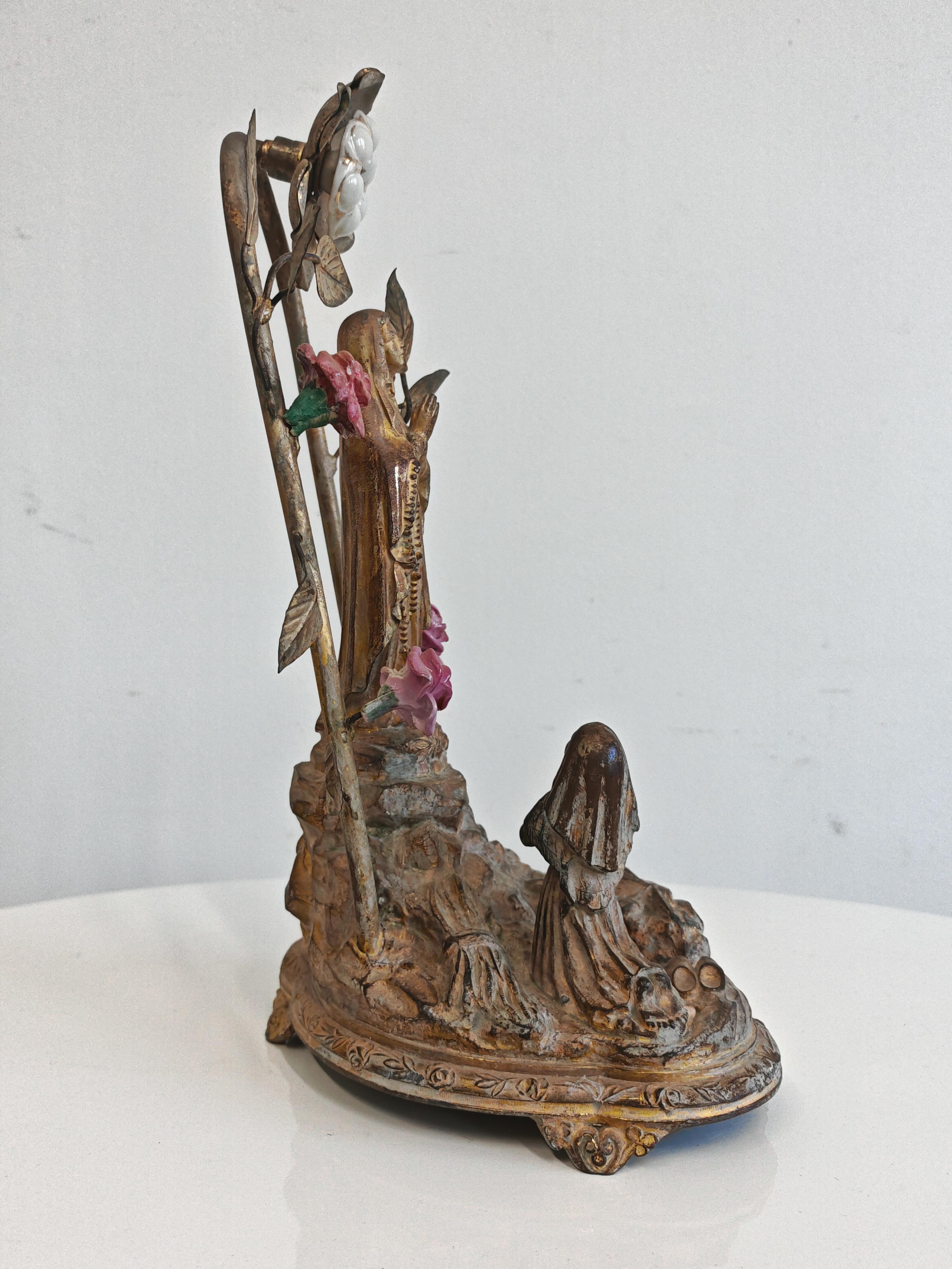 Souvenir religieux ancien de Lourdes, Vierge Marie en bronze doré, France 1920 en vente 1