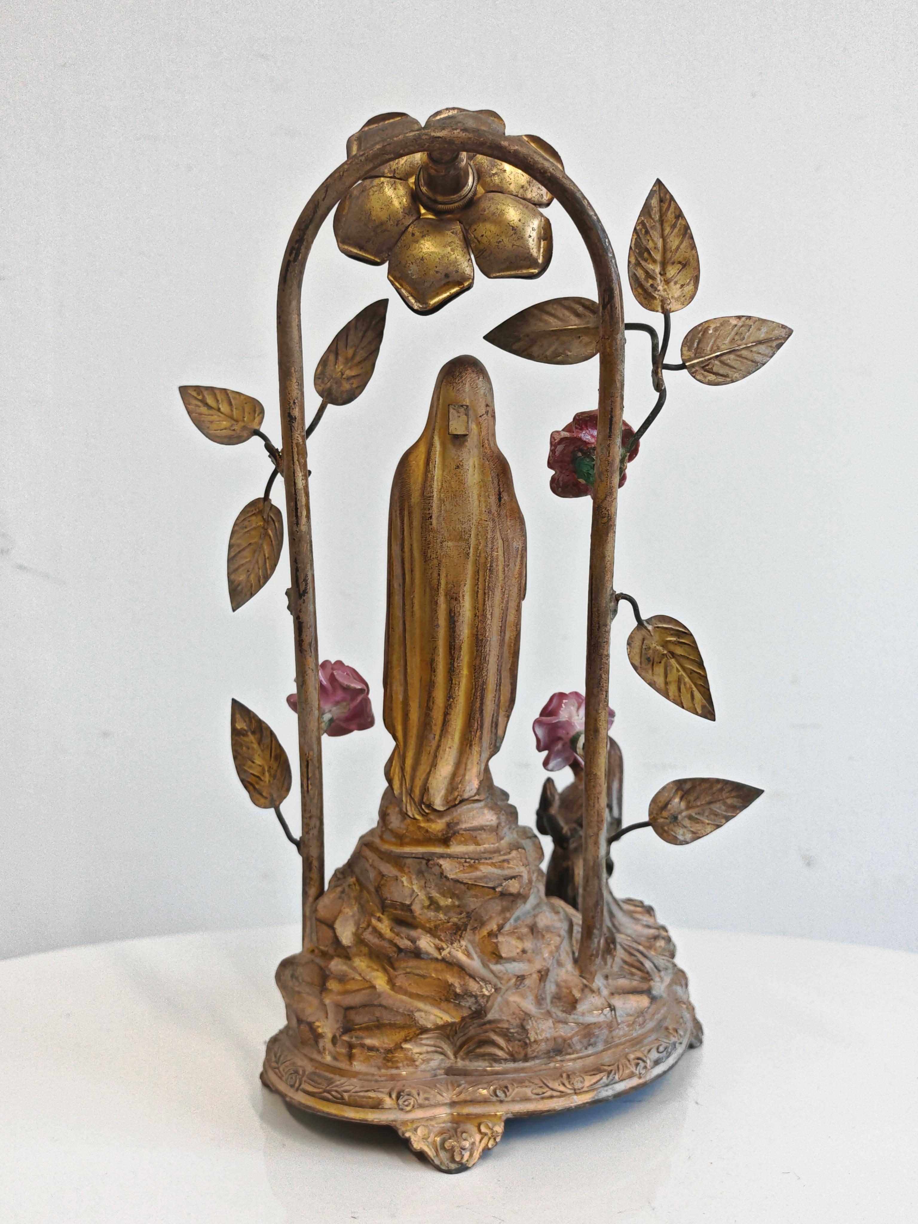 Souvenir religieux ancien de Lourdes, Vierge Marie en bronze doré, France 1920 en vente 2