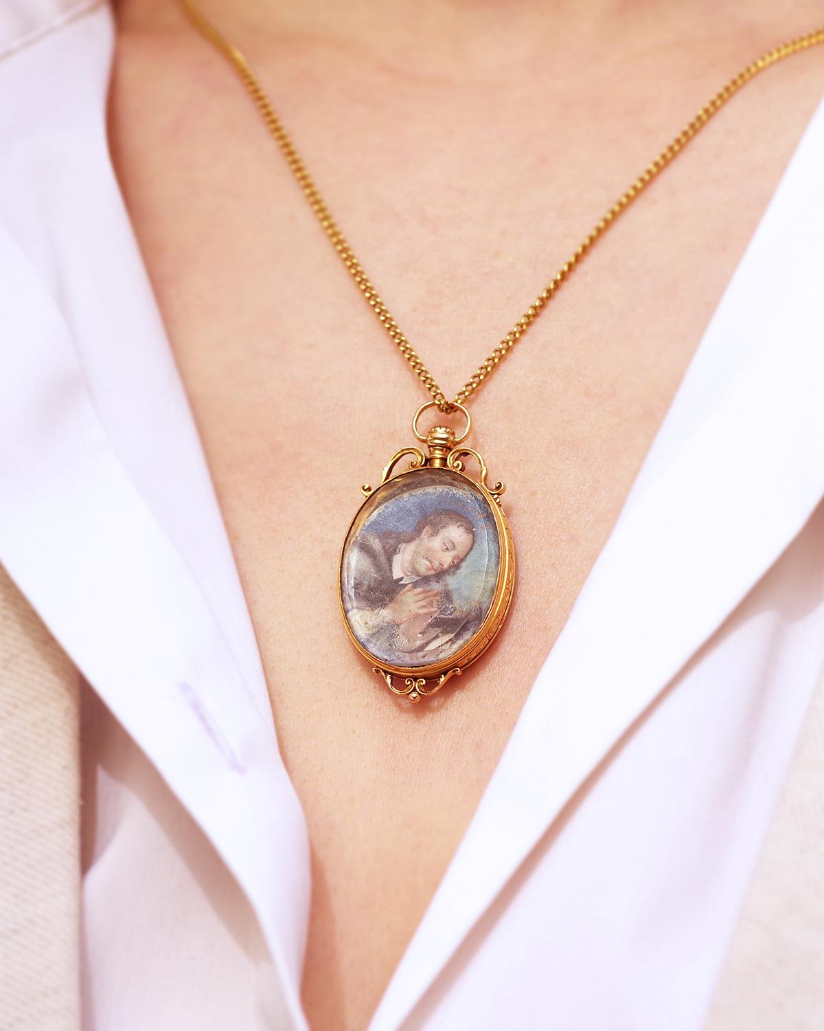 Pendentif reliquaire ancien 18ème siècle en or 18k Unisexe en vente