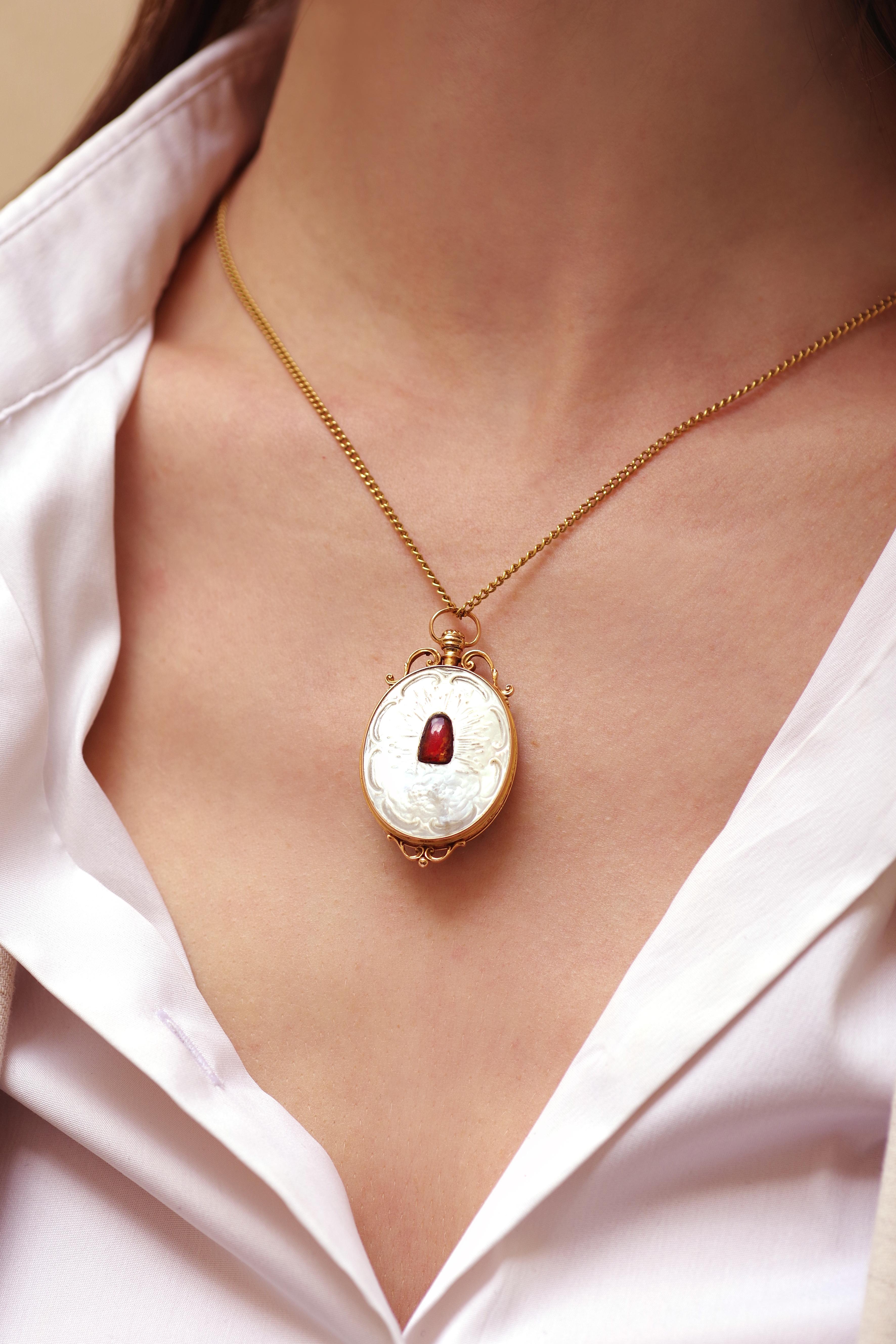 Antique Reliquary Secret Locket Pendant in 18k Rose Gold, Religious Pendant For Sale 4