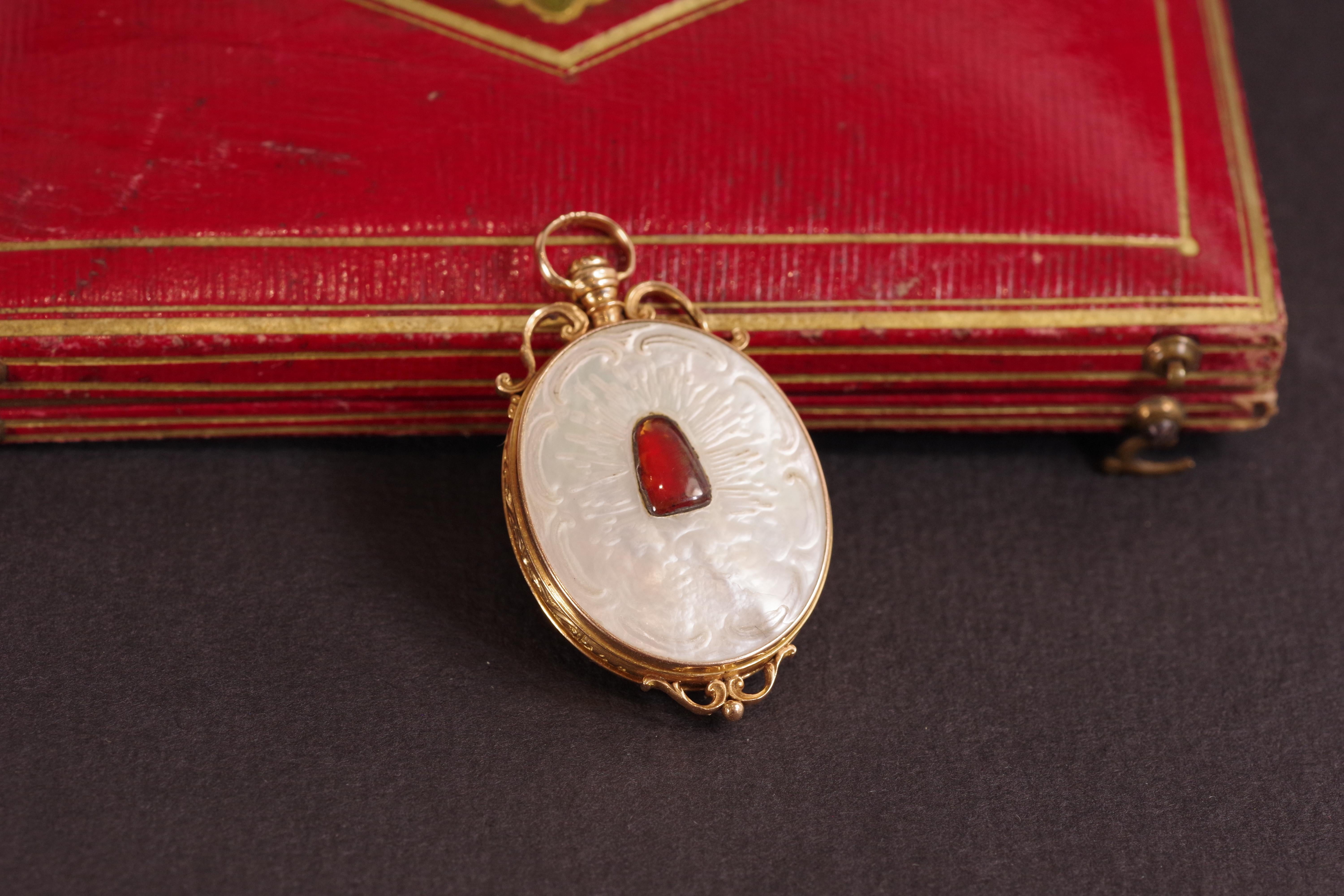 Antique Reliquary Secret Locket Pendant in 18k Rose Gold, Religious Pendant For Sale 5