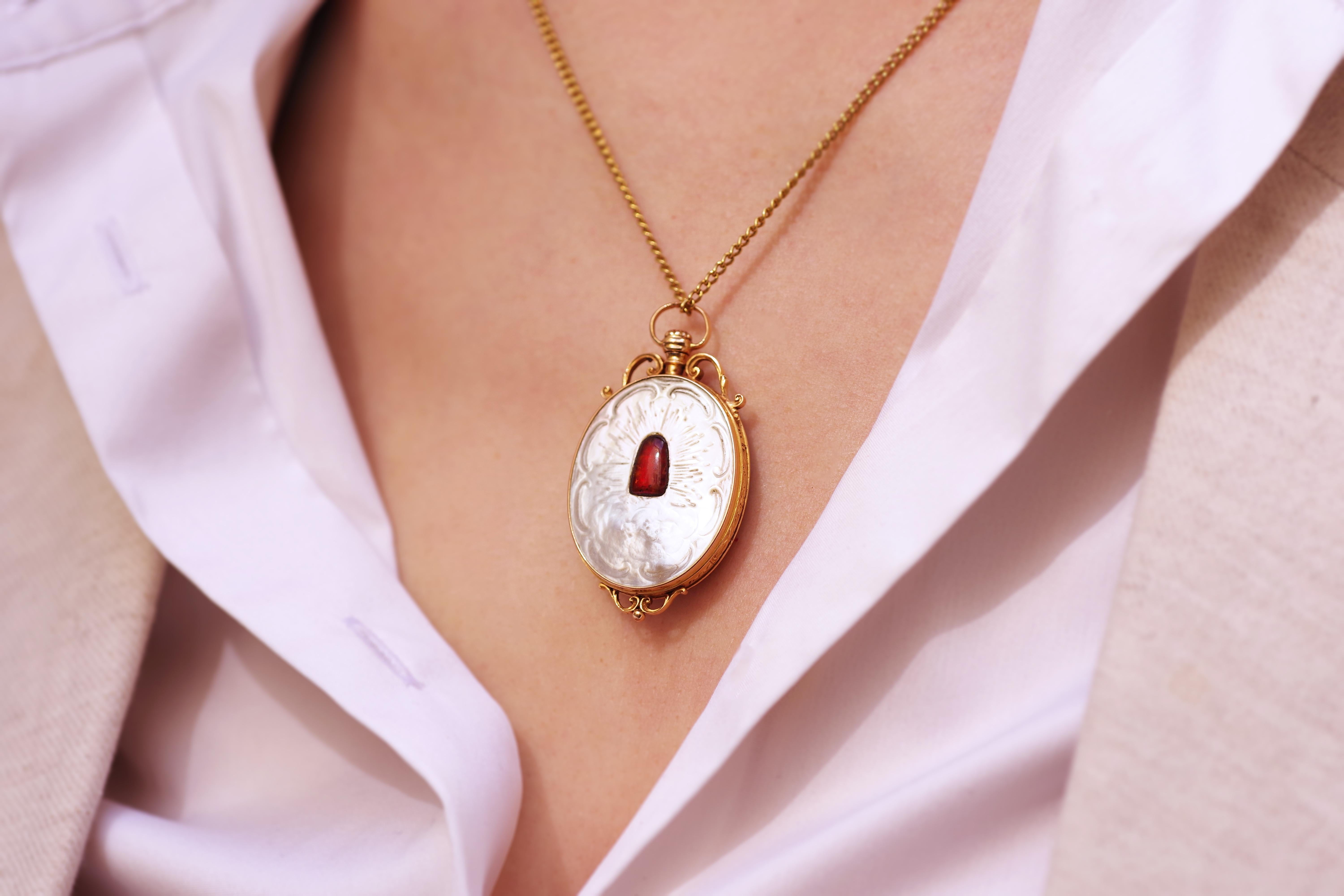 Antique Reliquary Secret Locket Pendant in 18k Rose Gold, Religious Pendant For Sale 3