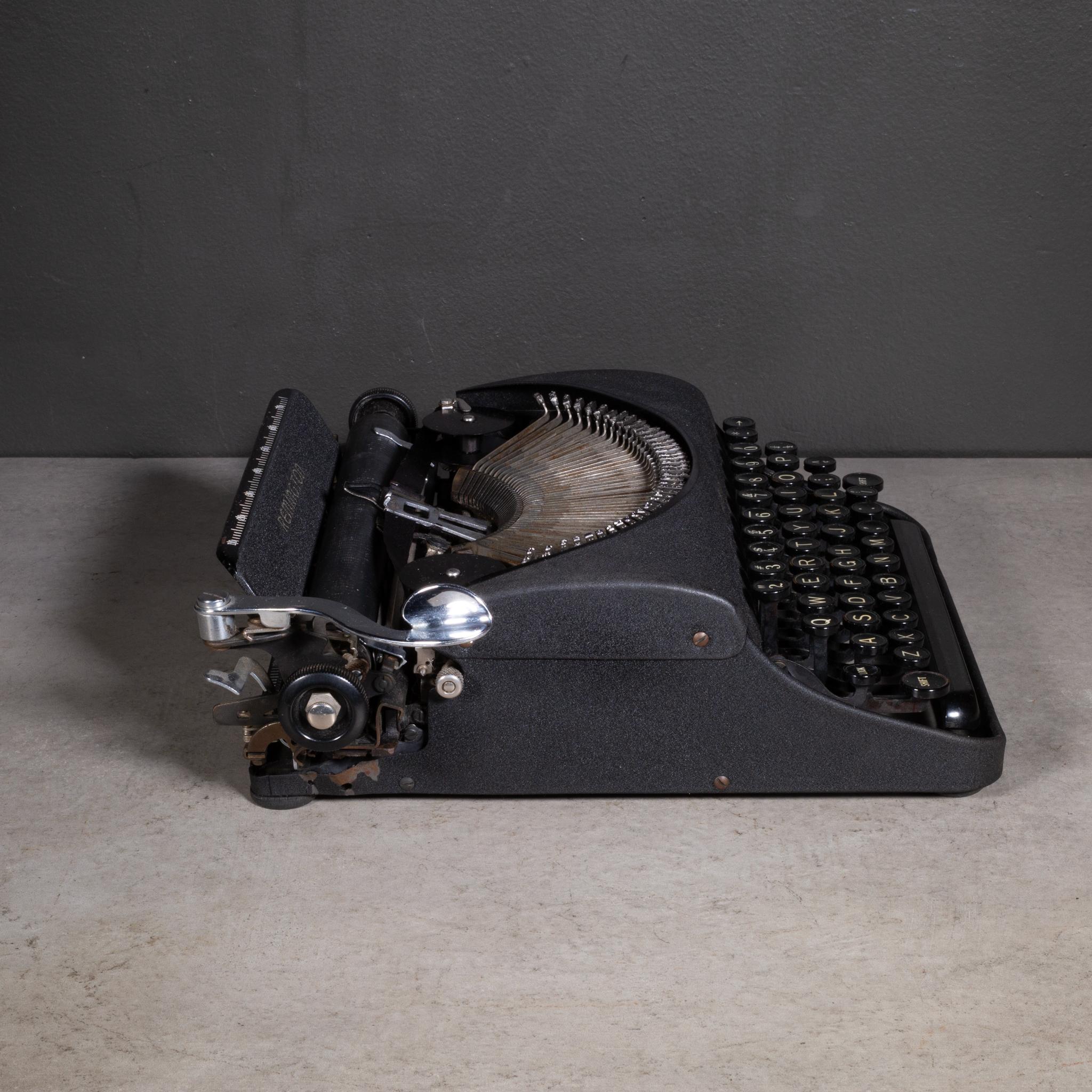 Ancienne machine à écrire portable Remington Envoy c.1942 en vente 1