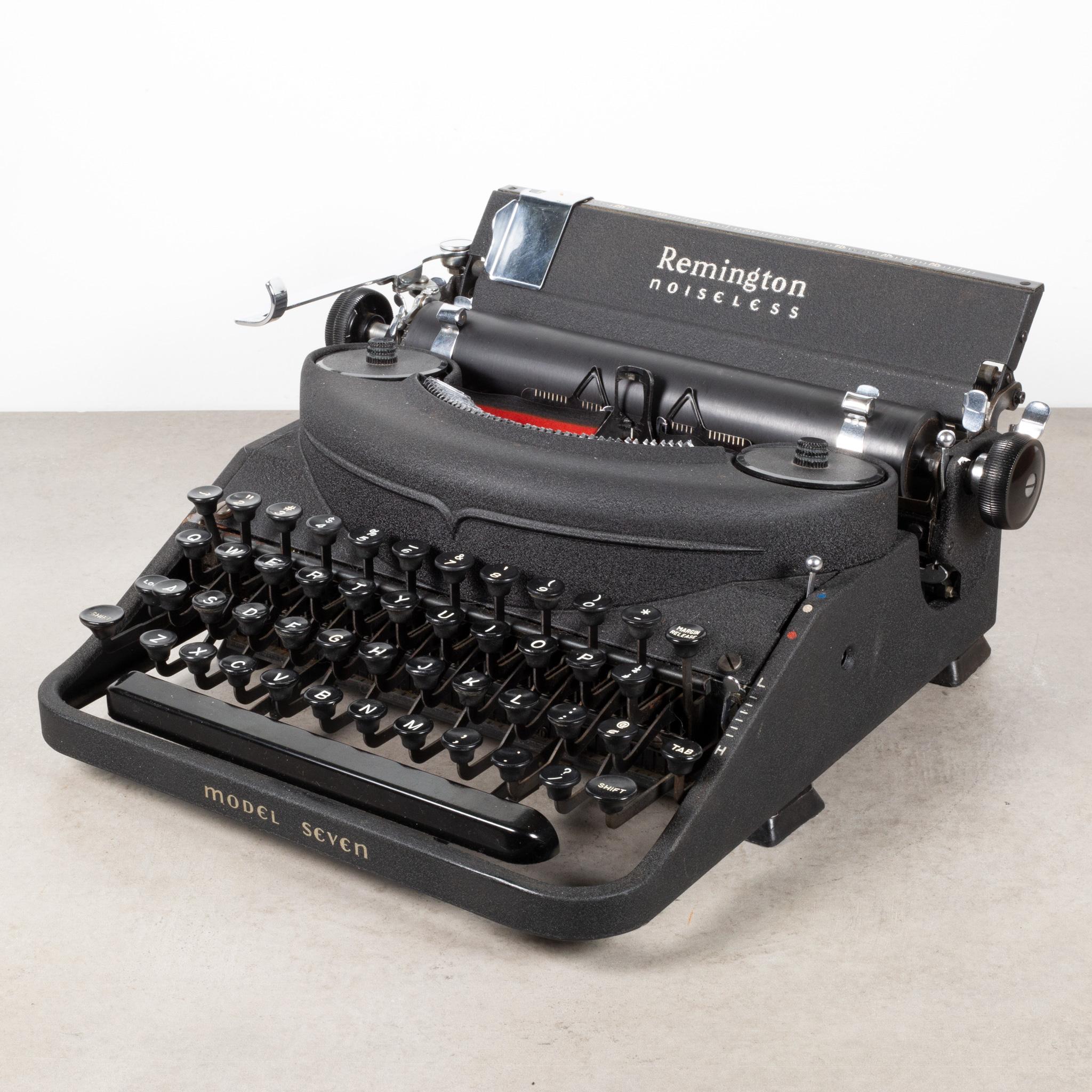Art déco Ancienne machine à écrire portable Remington Noiseless et son étui, vers 1947