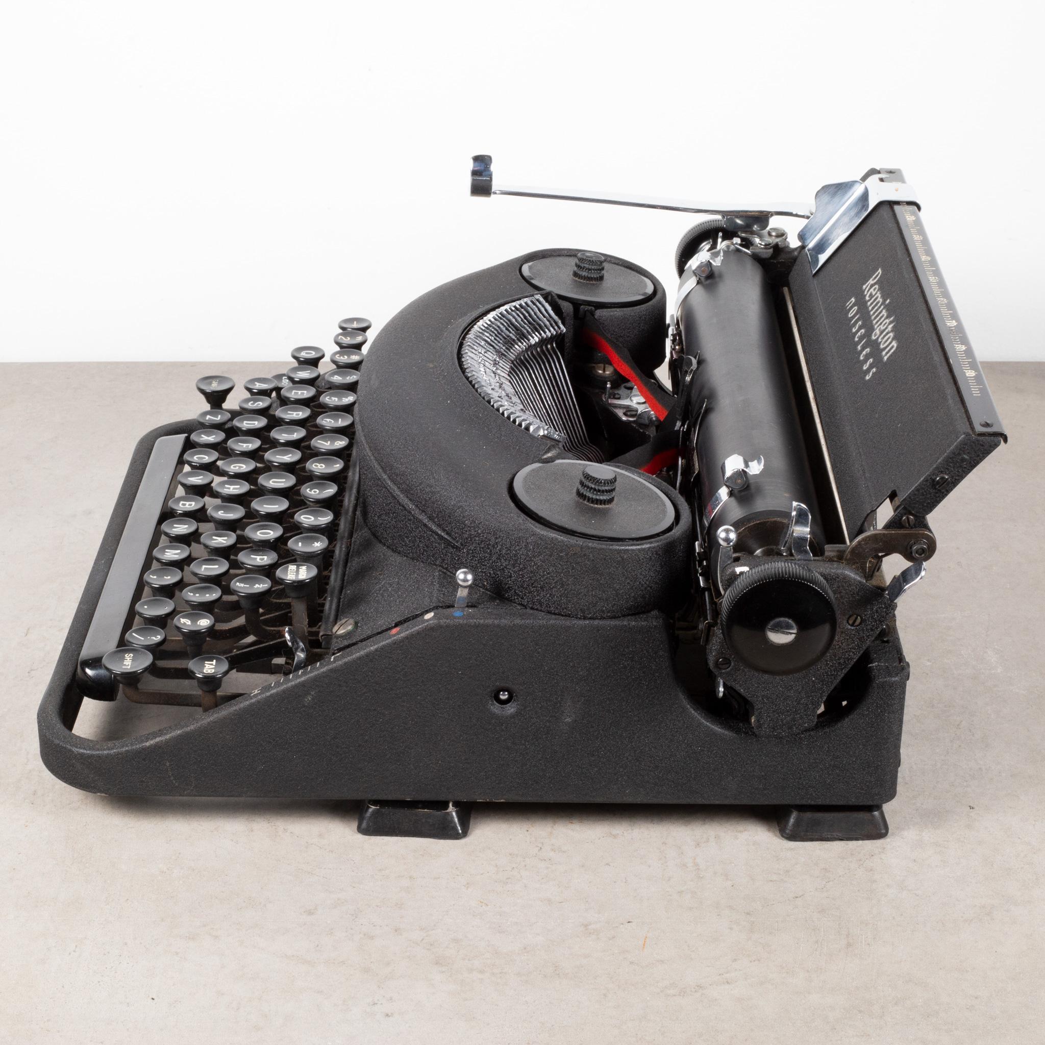 20ième siècle Ancienne machine à écrire portable Remington Noiseless et son étui, vers 1947
