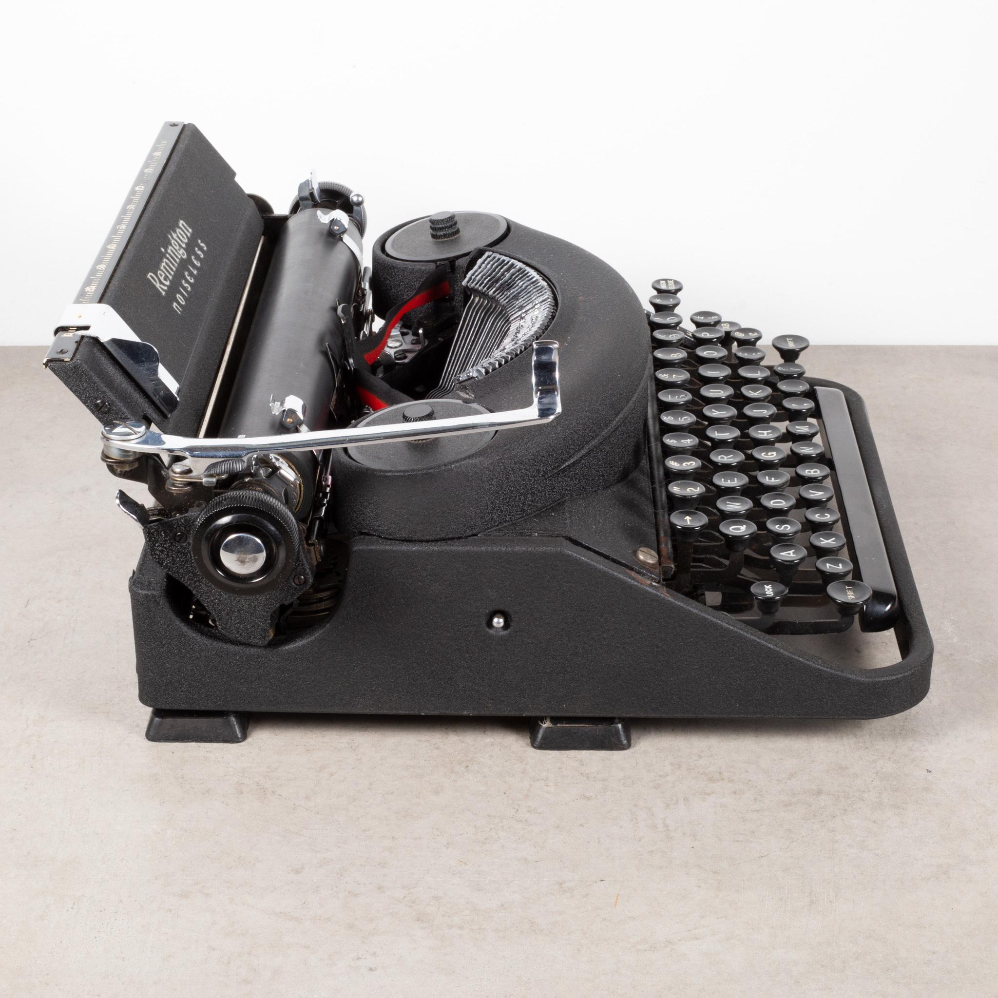 Ancienne machine à écrire portable Remington Noiseless et son étui, vers 1947 1