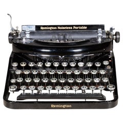 Ancienne machine à écrire portable et silencieuse Remington c.1937