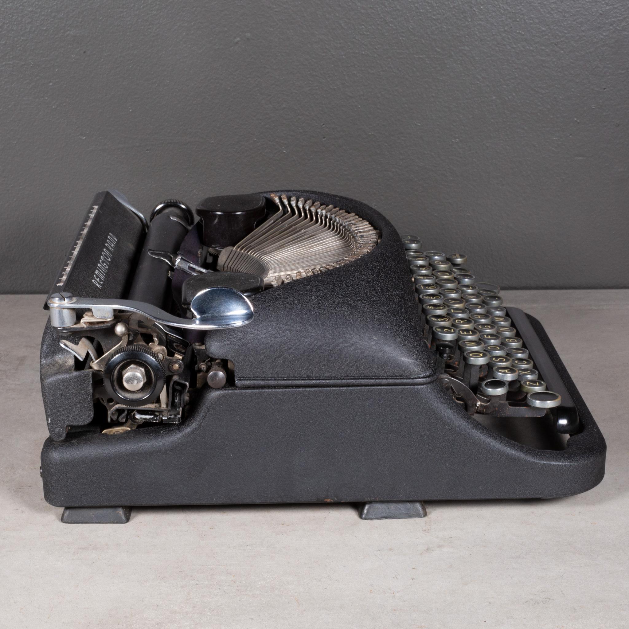 Antique Remington Rand Deluxe Model 5 Typewriter c.1941 In Good Condition In San Francisco, CA