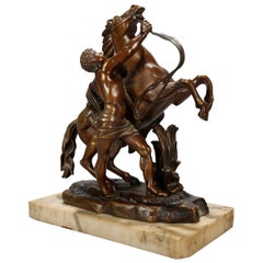 Sculpture classique ancienne en bronze représentant un cheval et son cavalier:: vers 1890