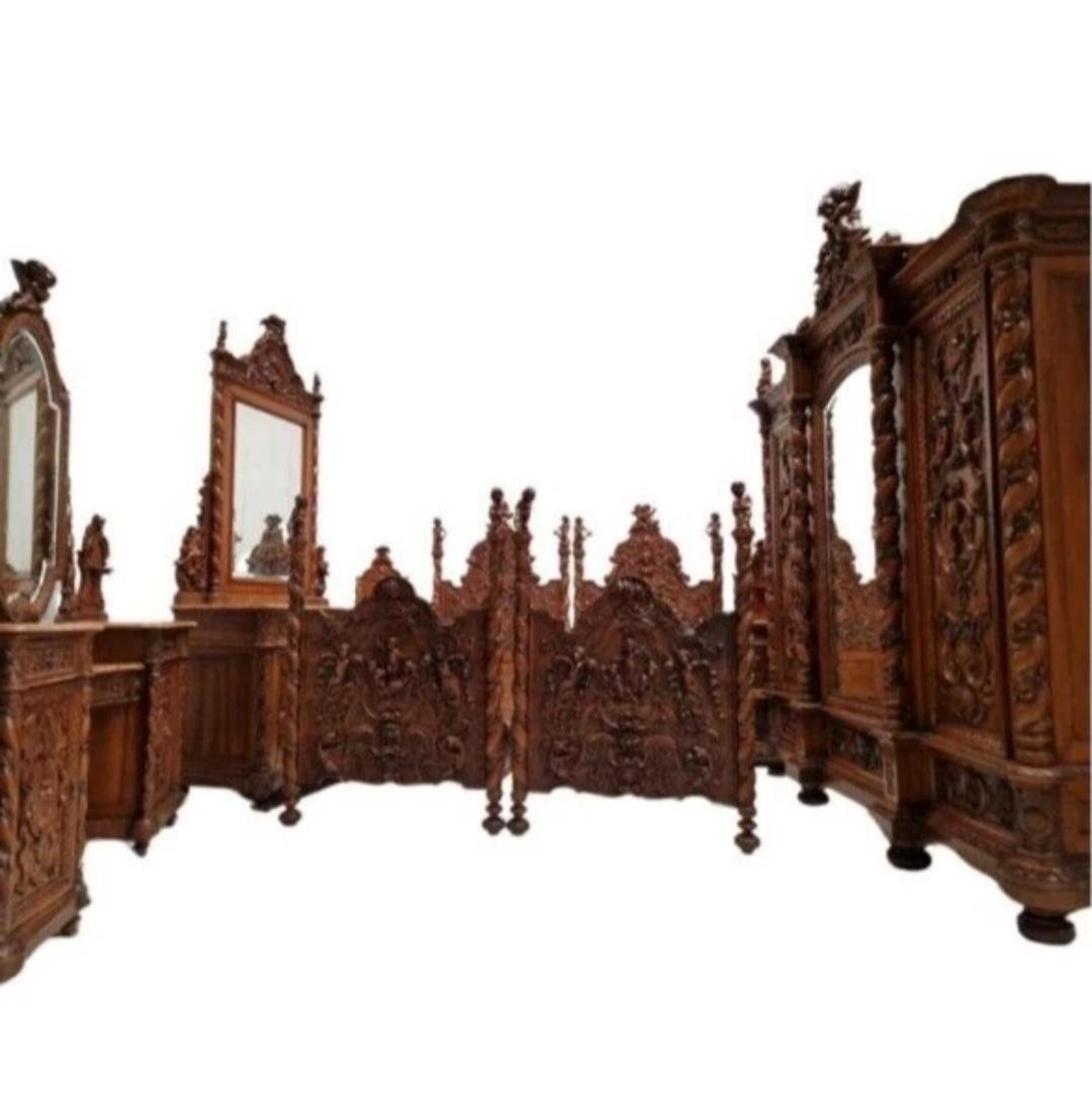 Antikes Renaissance-Schlafzimmer-Set aus geschnitztem Holz (Walnuss) im Angebot