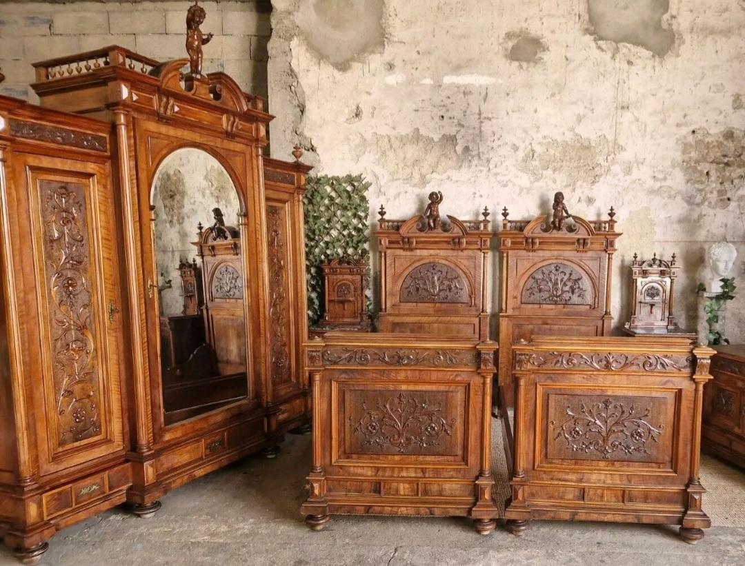 Antique Renaissance Bedroom Set 12