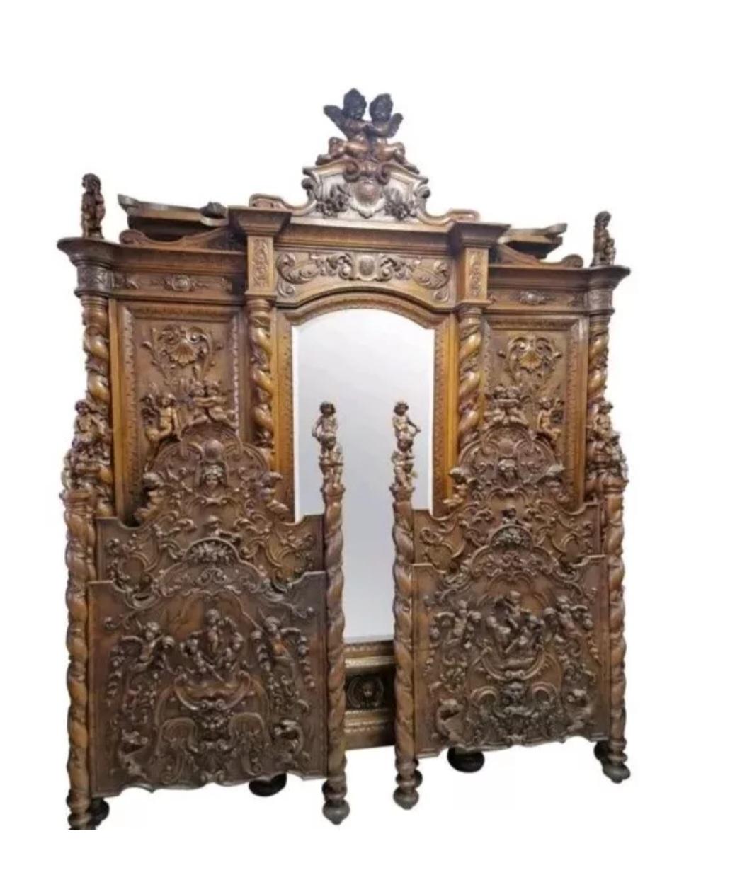 Antique Renaissance Bedroom Set in Carved Wood In Good Condition For Sale In Buxton, GB