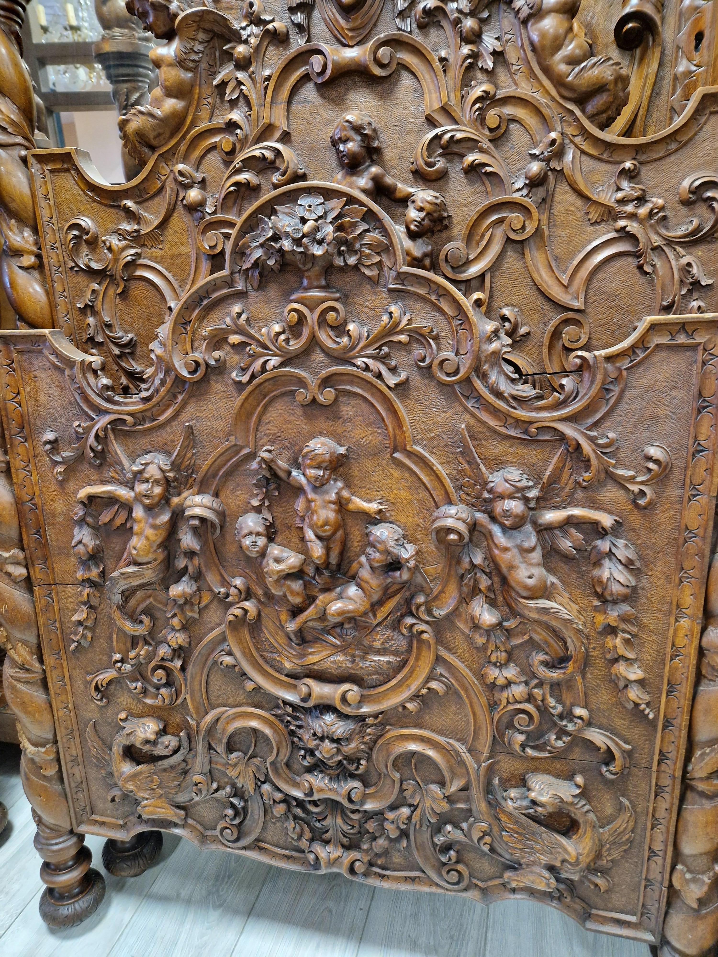 Mid-19th Century Antique Renaissance Bedroom Set in Carved Wood For Sale