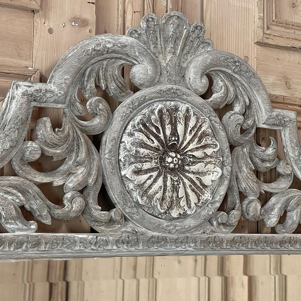 Antique Renaissance Carved and Whitewashed Wood Mirror In Good Condition For Sale In Dallas, TX