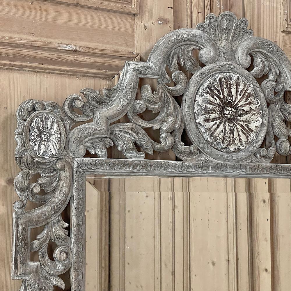 20ième siècle Miroir en bois sculpté de la Renaissance du XIXe siècle en vente