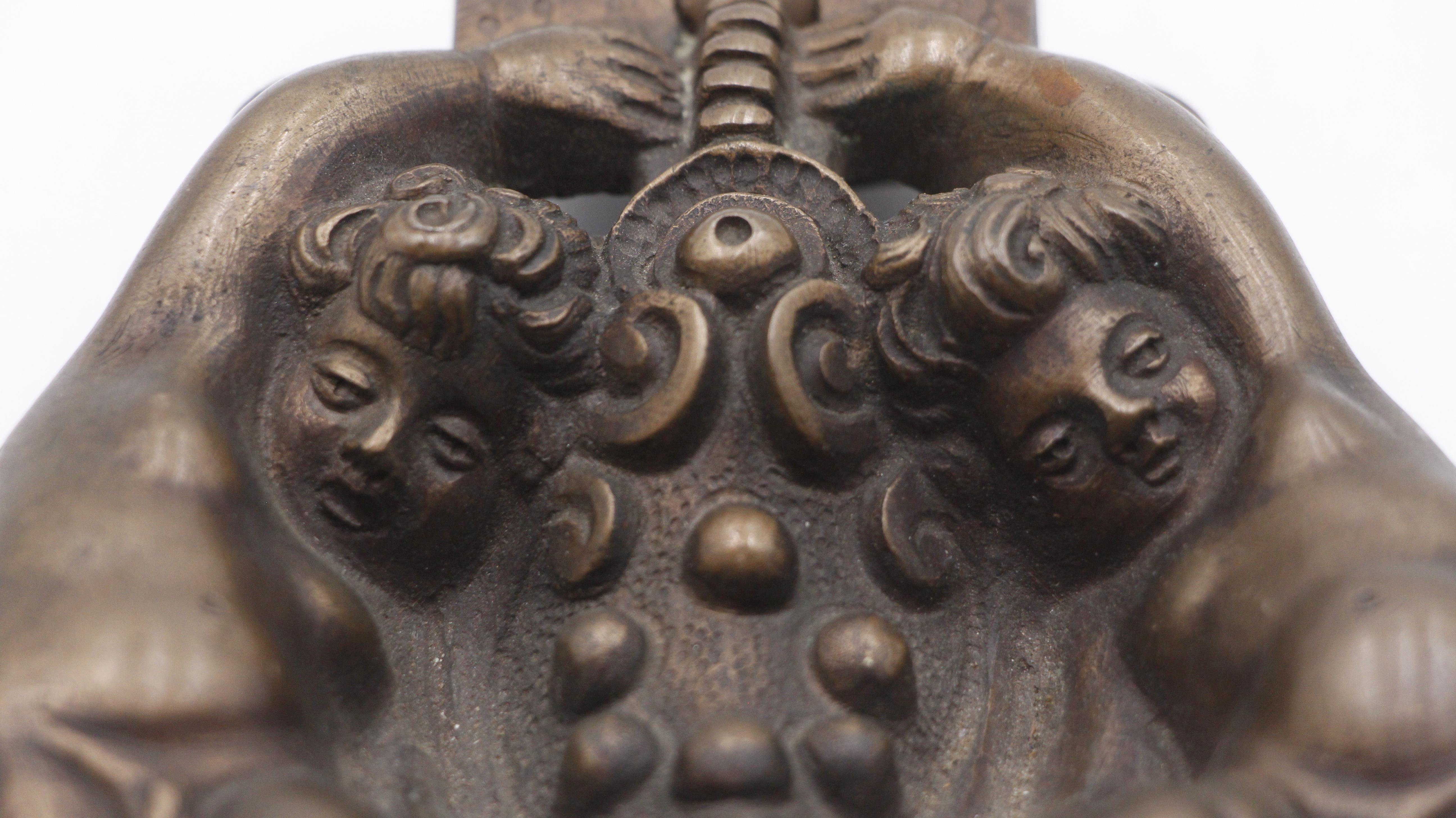 Antique Renaissance Cherubic Bronze Door Knocker In Good Condition For Sale In New York, NY