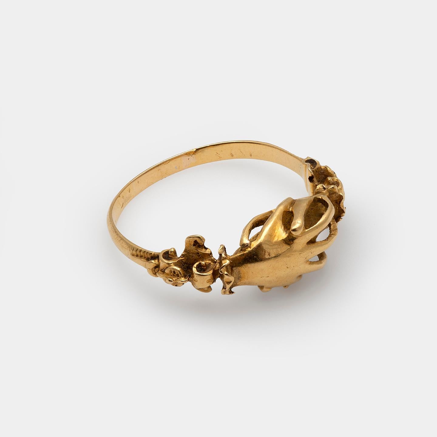 Fede ring
Western Europe, 16th - 17th century
Gold
Weight 3.8 gr; Circumference 61.64 mm; US size 9 3/4; UK Size T ¼

A delightful, sculpturesque Fede ring conveying love and loyalty

Plain gold hoop with capital-like shoulders decorated with
