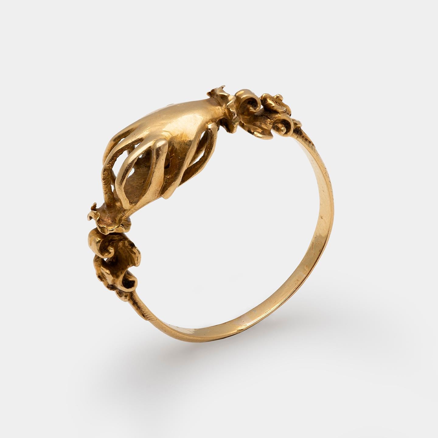 Antique Renaissance Gold Fede Ring In Good Condition For Sale In Chicago, IL