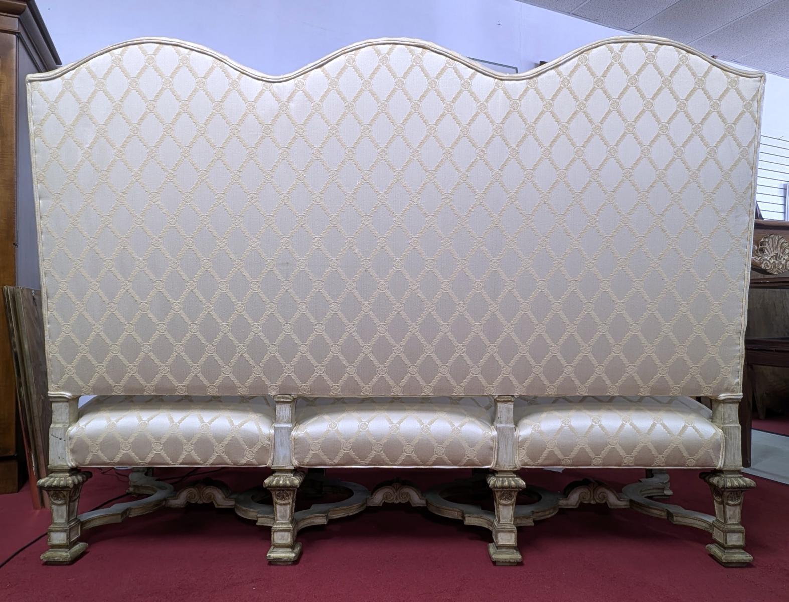 Sofá y Sillón Renacentista Antiguo de Hall en Bueno estado para la venta en Oakwood, GA