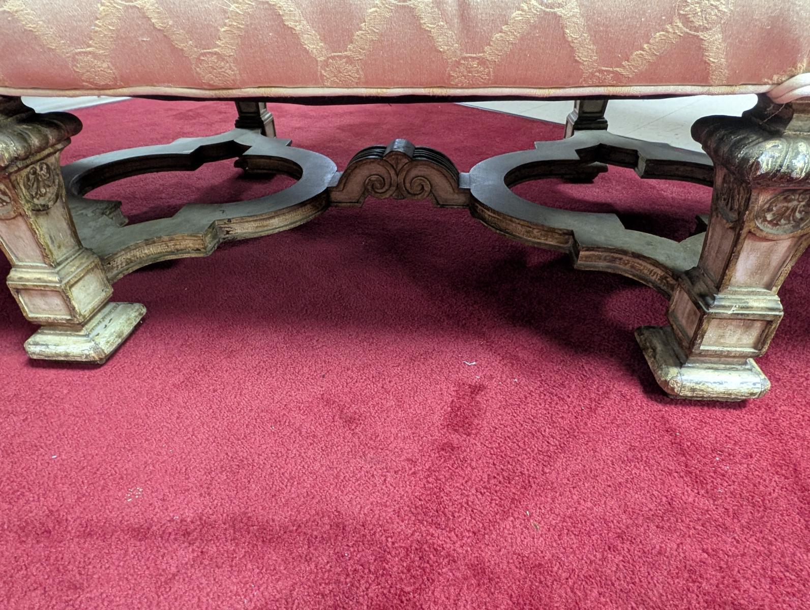 Sofá y Sillón Renacentista Antiguo de Hall siglo XX en venta