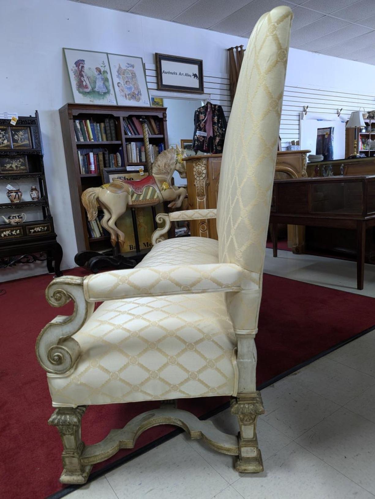 Sofá y Sillón Renacentista Antiguo de Hall Tela en venta