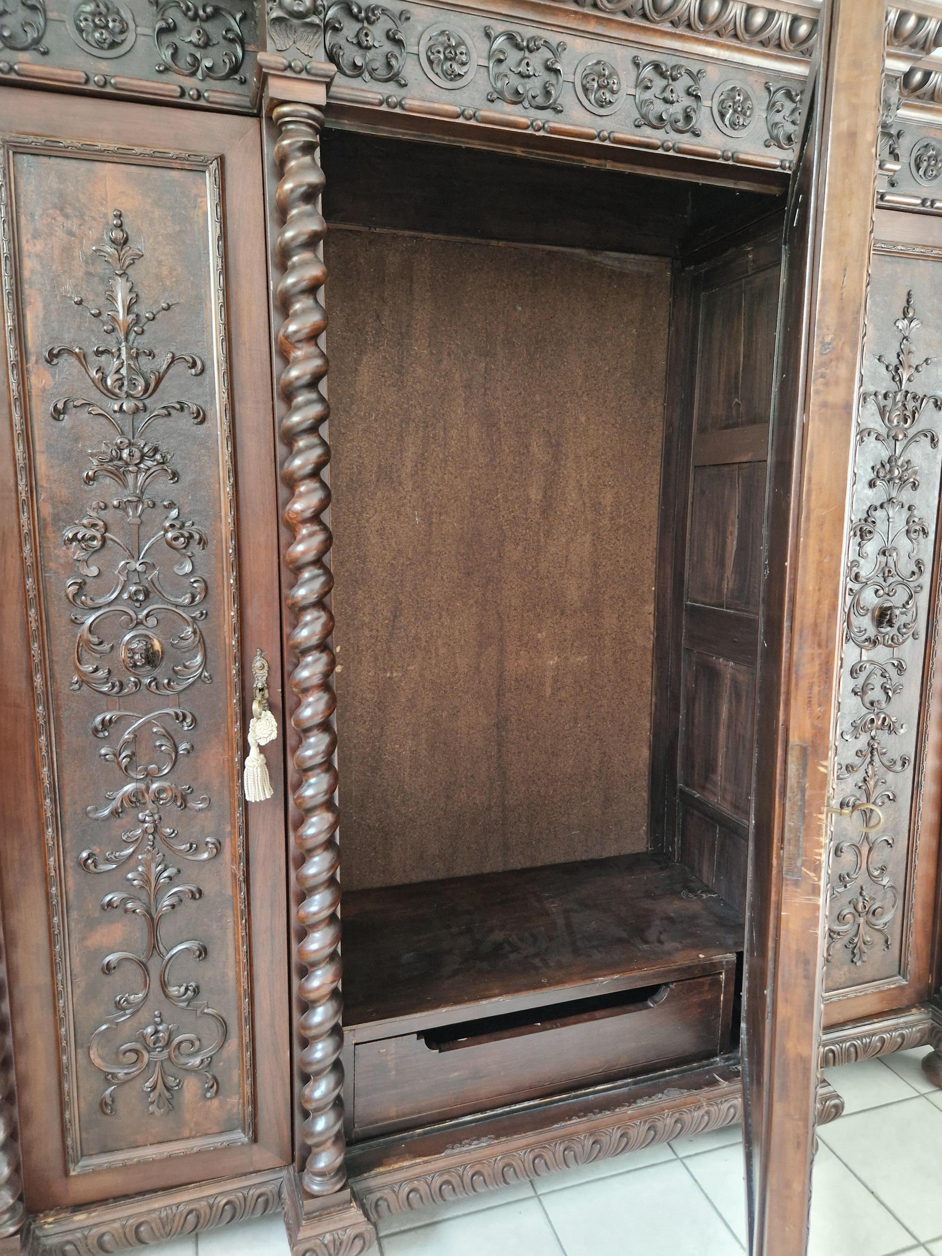 Antique Renaissance Italienne  Ensemble de chambre à coucher présenté dans un film en vente 6