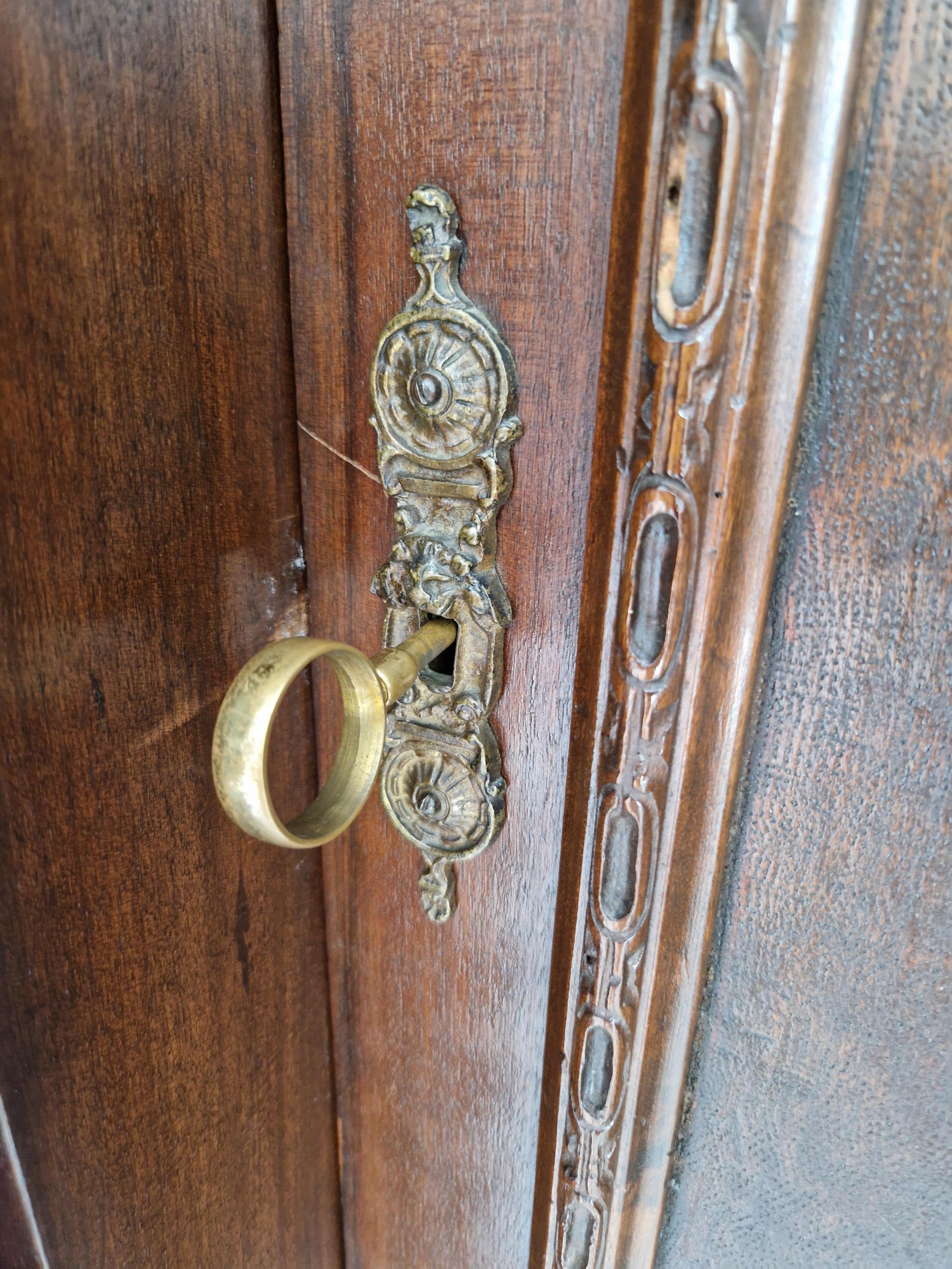 Antique Renaissance Italienne  Ensemble de chambre à coucher présenté dans un film en vente 7