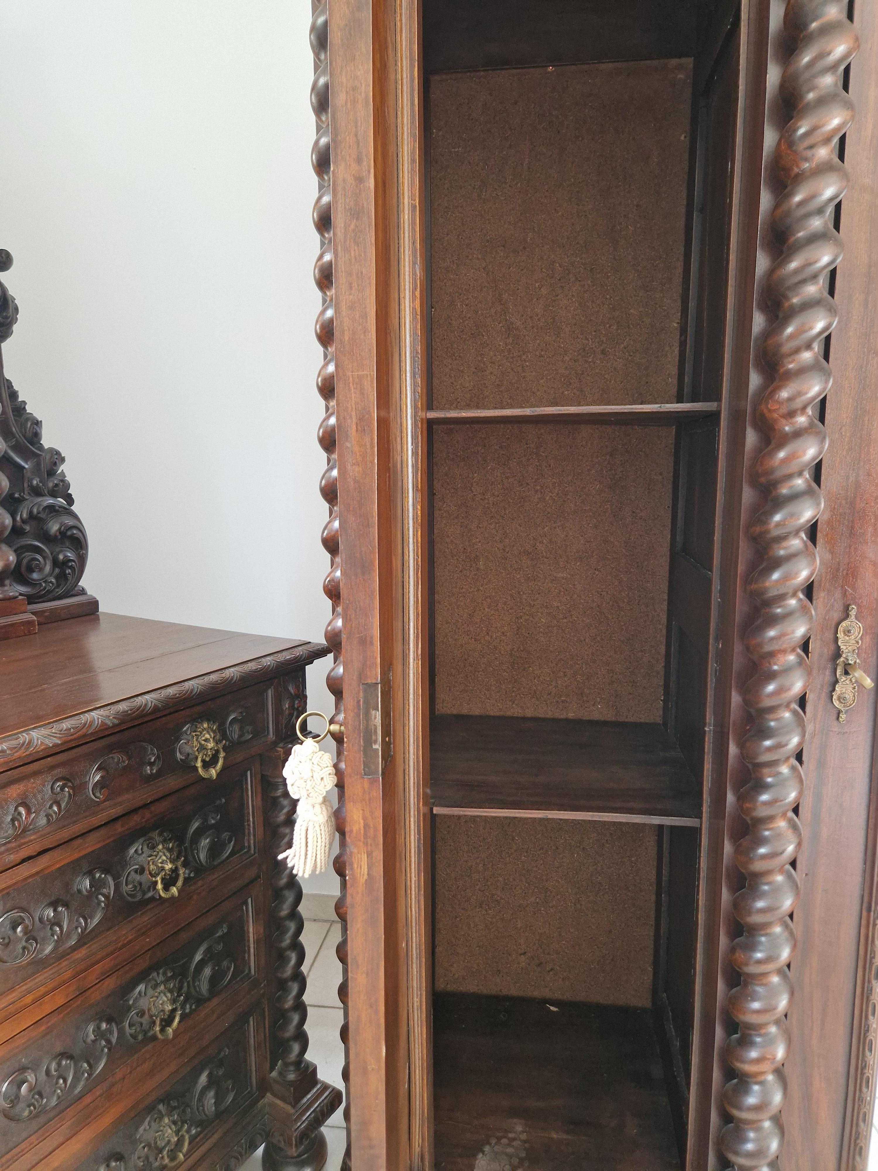 Antique Renaissance Italienne  Ensemble de chambre à coucher présenté dans un film en vente 9