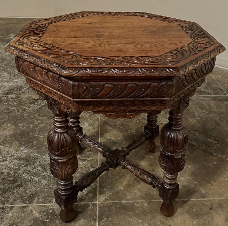 Antique Renaissance Octagonal End Table In Good Condition For Sale In Dallas, TX